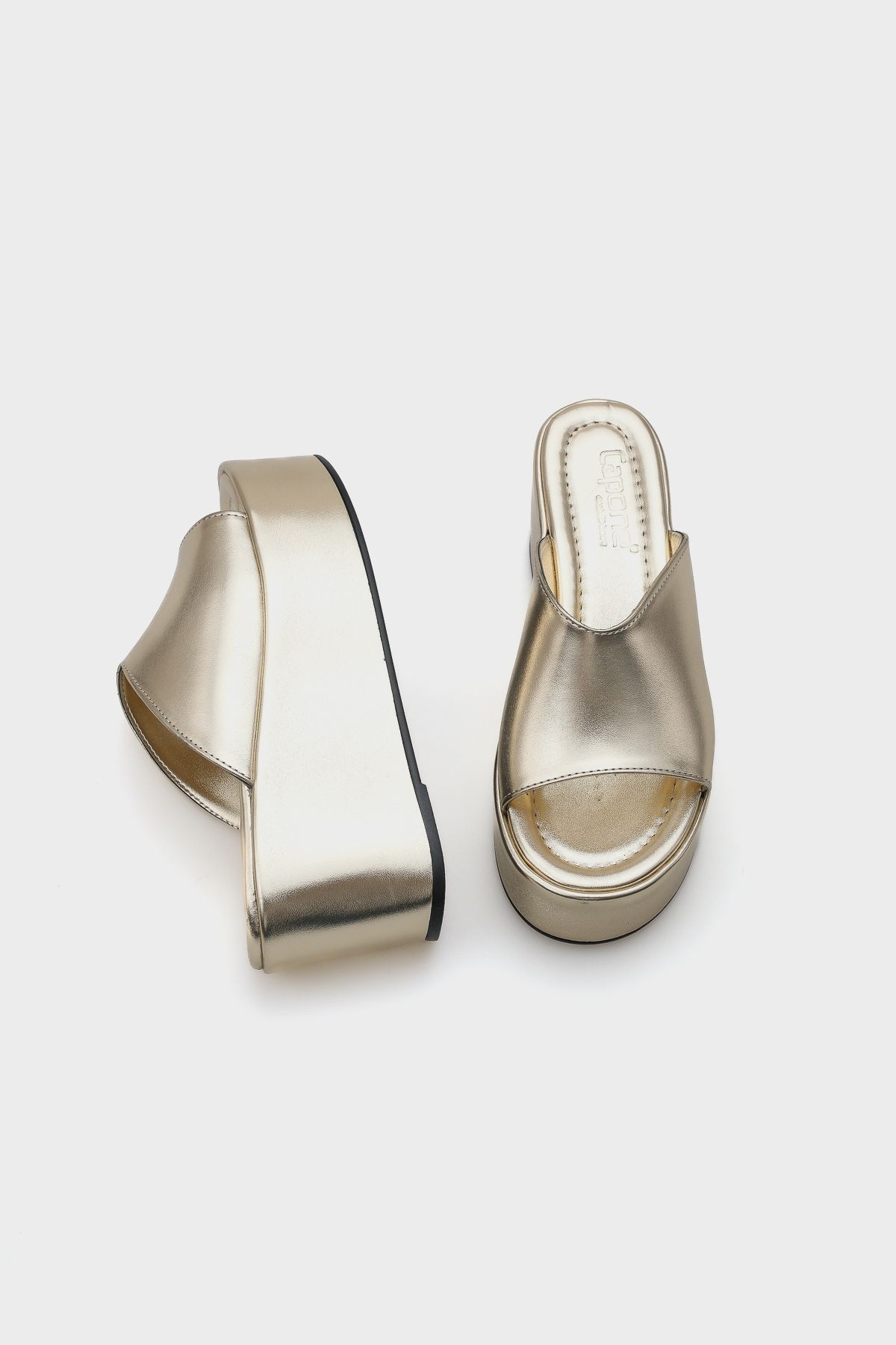 Capone Outfitters-Marta Plateau Metallic Single Strap Damen Hausschuhe 4
