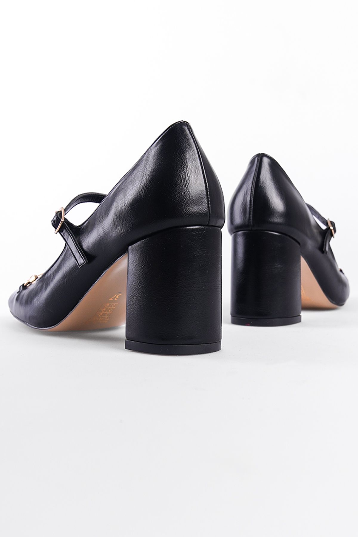 Capone Outfitters-Damenschuhe – mittlerer Absatz, Riemchen und Schnalle 2