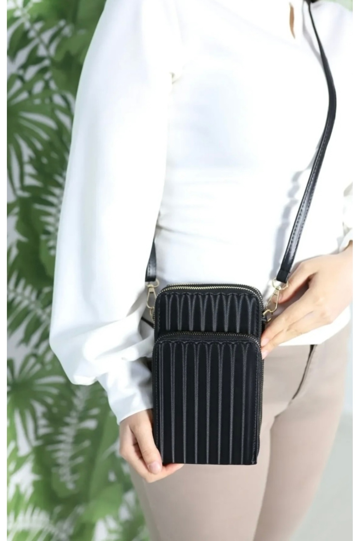 Universal-Black Women's Cross Strap Phone 3 Compartment Wallet Bag 1