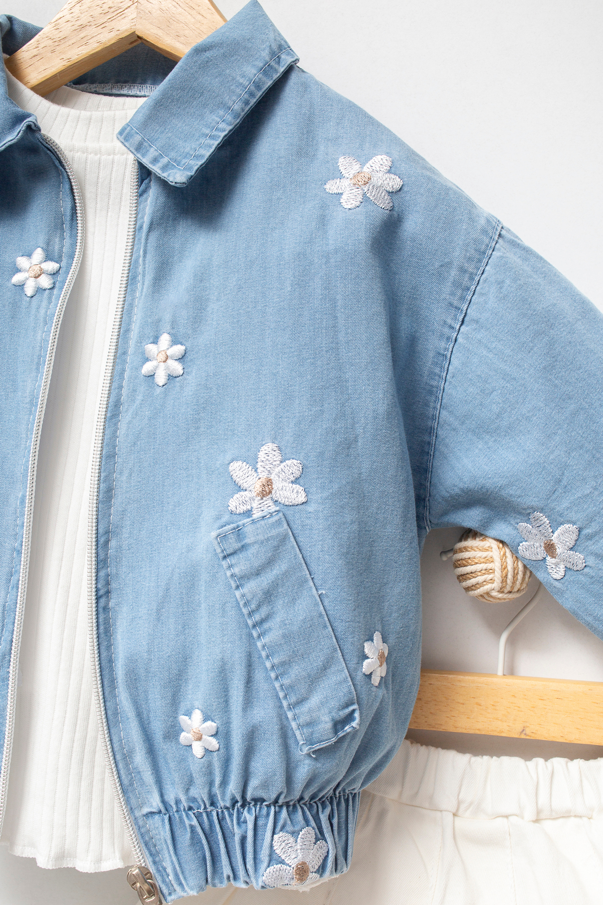 Jikko Baby Çiçek Nakışlı Ceketli Pile Etekli 3'lü Kız Çocuk Takımı 9077 fotoğrafı 5 (önizleme)