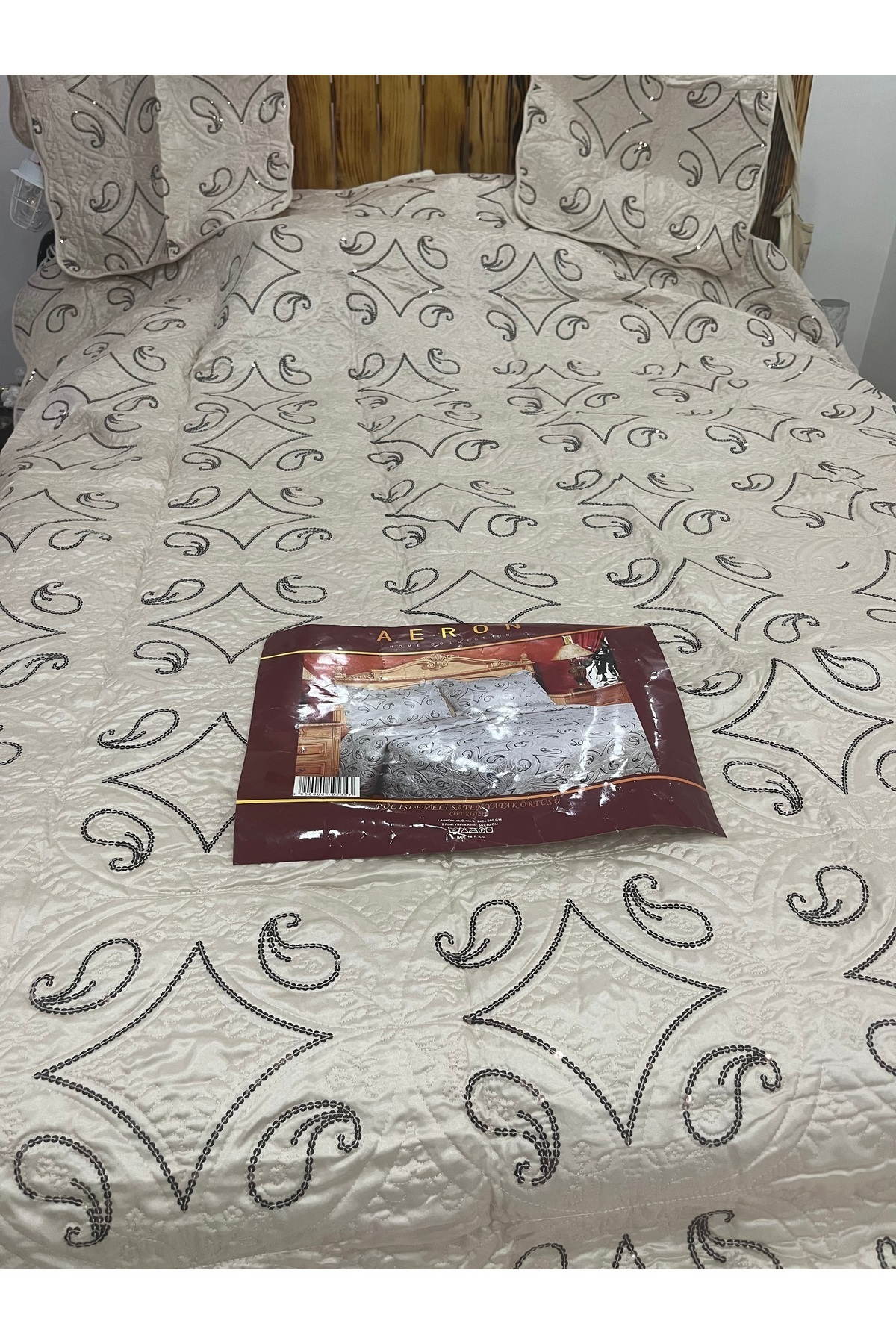 aeron Yatak örtüsü seti pullu saten