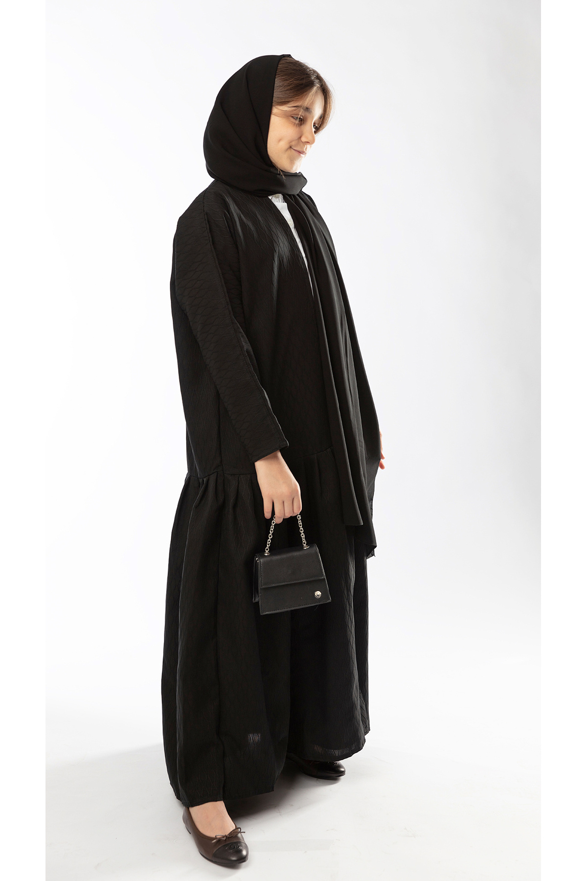 outline-Black abaya with hexagonal lines 1