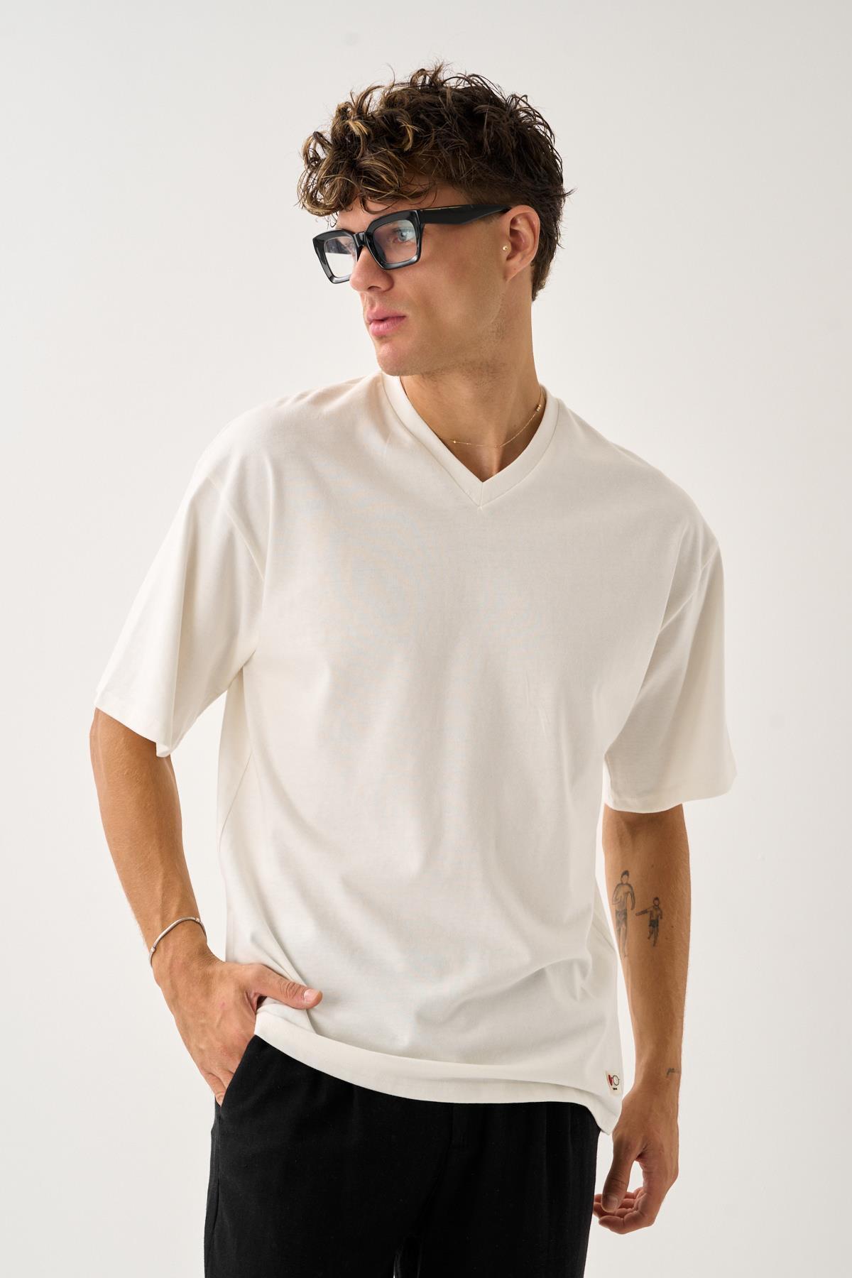 ALEXANDERGARDI V Yaka Oversize T-shirt görsel 2