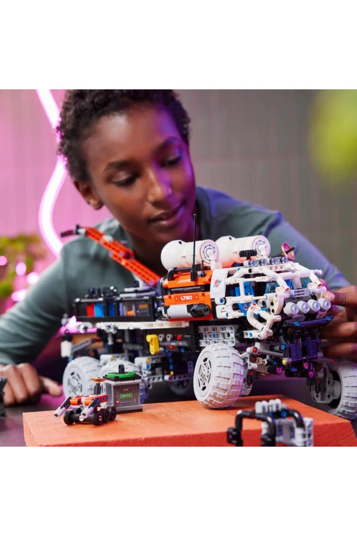 ۴۲۱۸۰ خودروی شناسایی خدمه مریخ ۱۵۹۹ قطعه +۱۱ سال