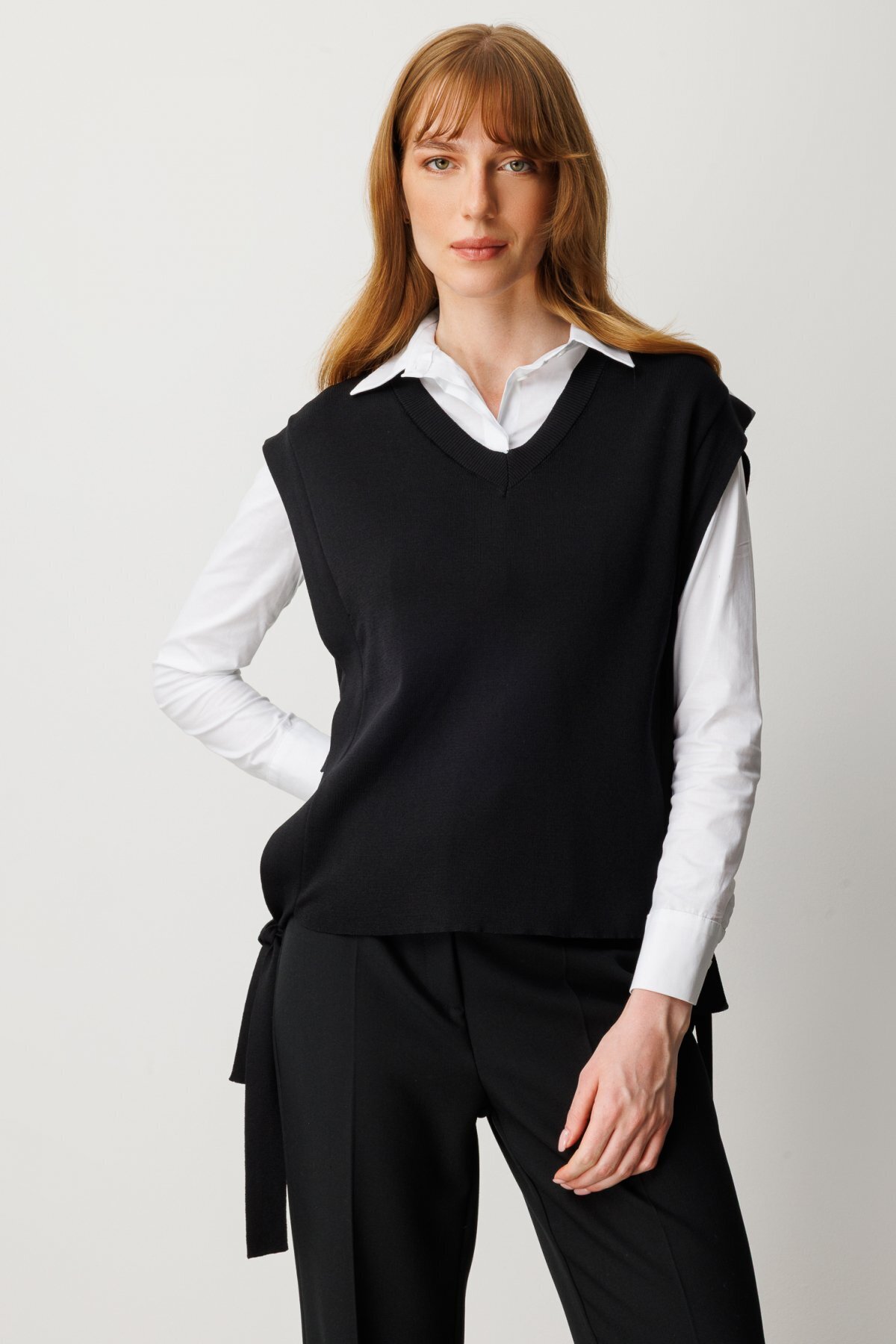 [Yanları İpli V Yaka Süveter]