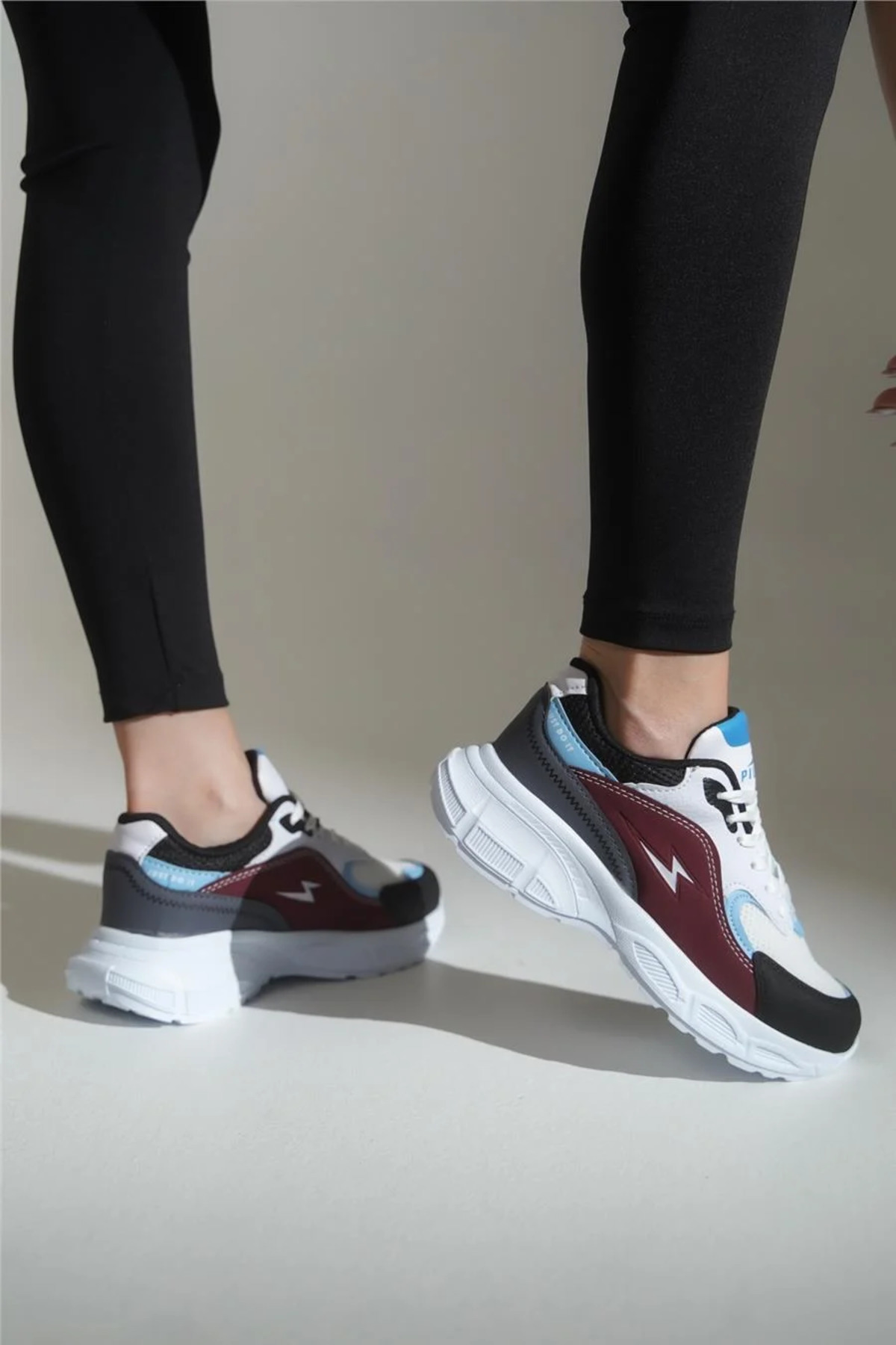 Hvz-حذاء رياضي نسائي ذو نعل عالي بتصميم كلاسيكي بألوان متدرجة 2