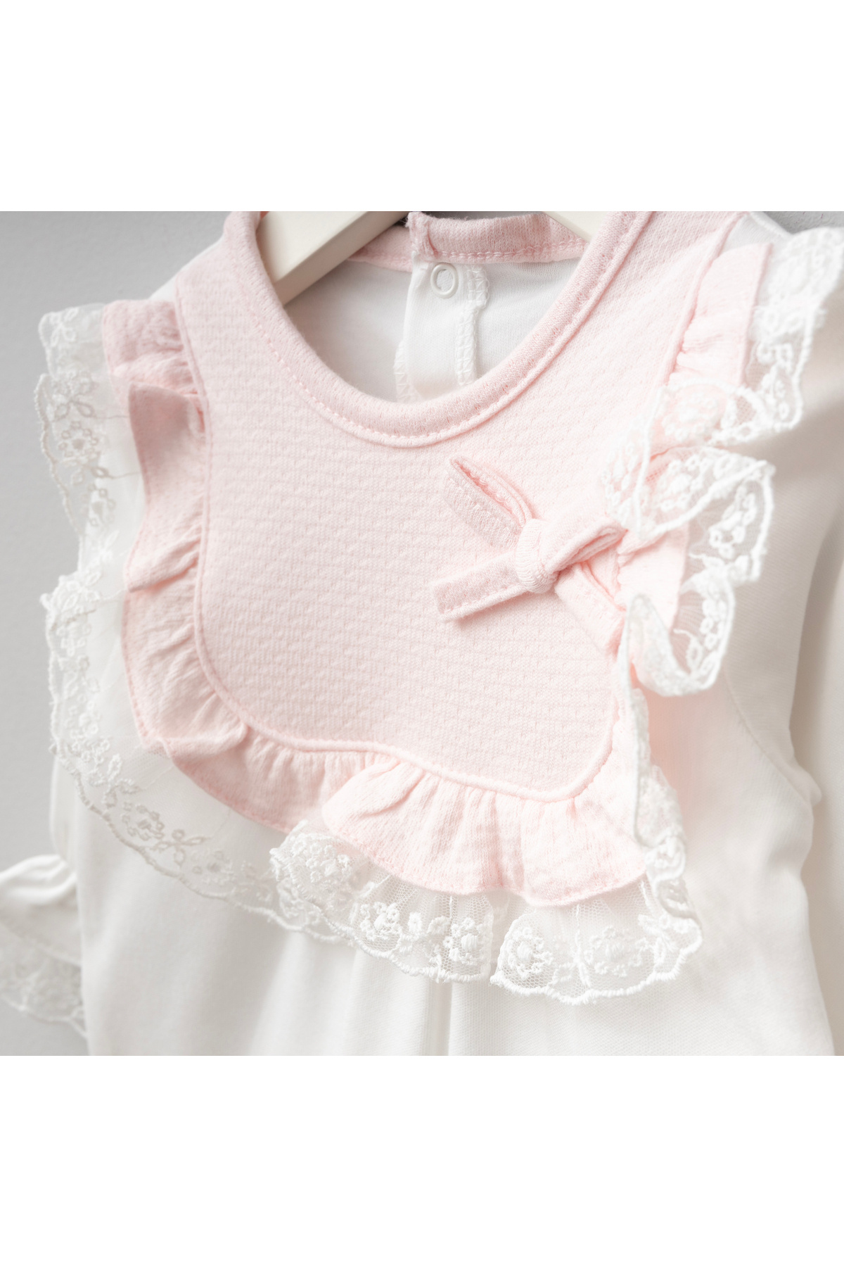 Mert Baby Bella 3'lü Organik Hastane Çıkış Seti Fiyonk Detaylı %100 Pamuk Yenidoğan Kız Bebek fotoğrafı 4 (önizleme)