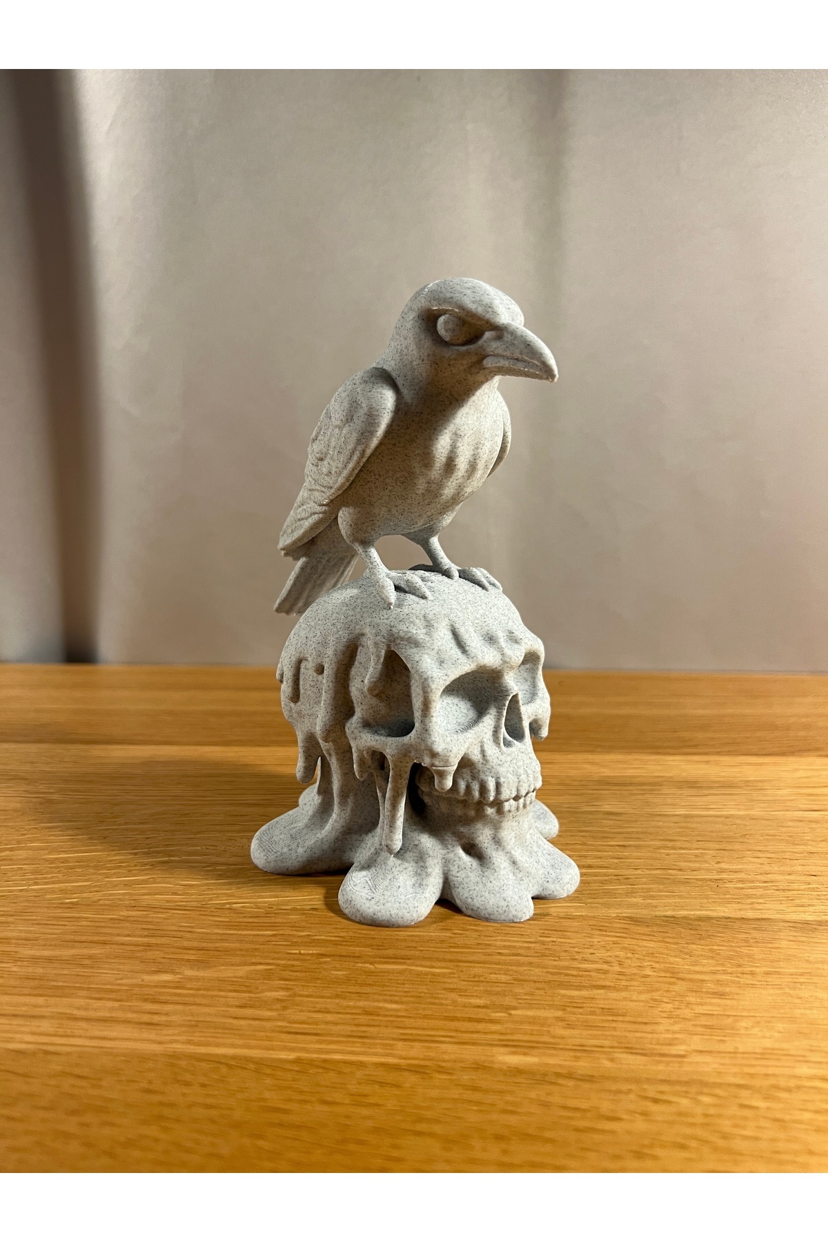 Geschmolzene Totenkopf- und Krähenfigur – 3D-gedruckte Horror-Dekorationsfigur