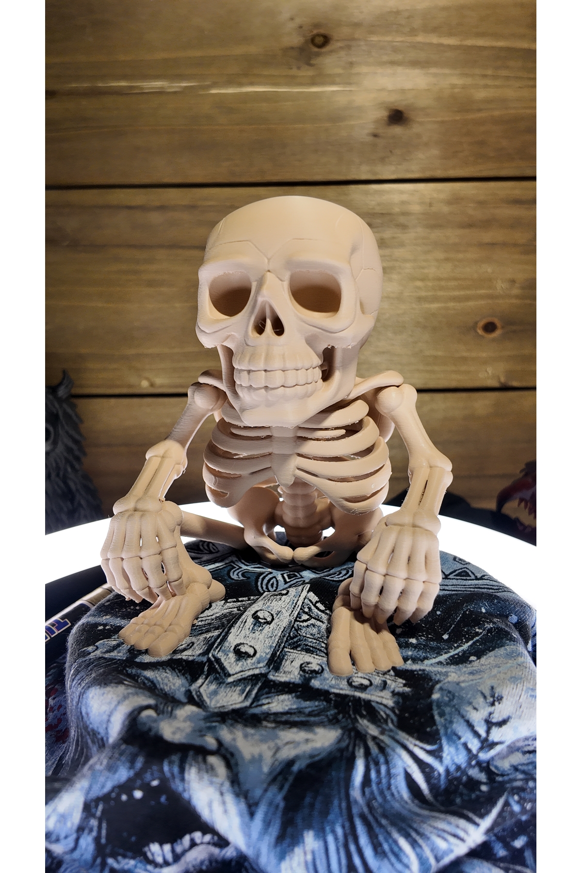 Hollow Watcher İskelet Figürü – 3D Baskı Koleksiyon ve Dekoratif Biblo (15 cm)