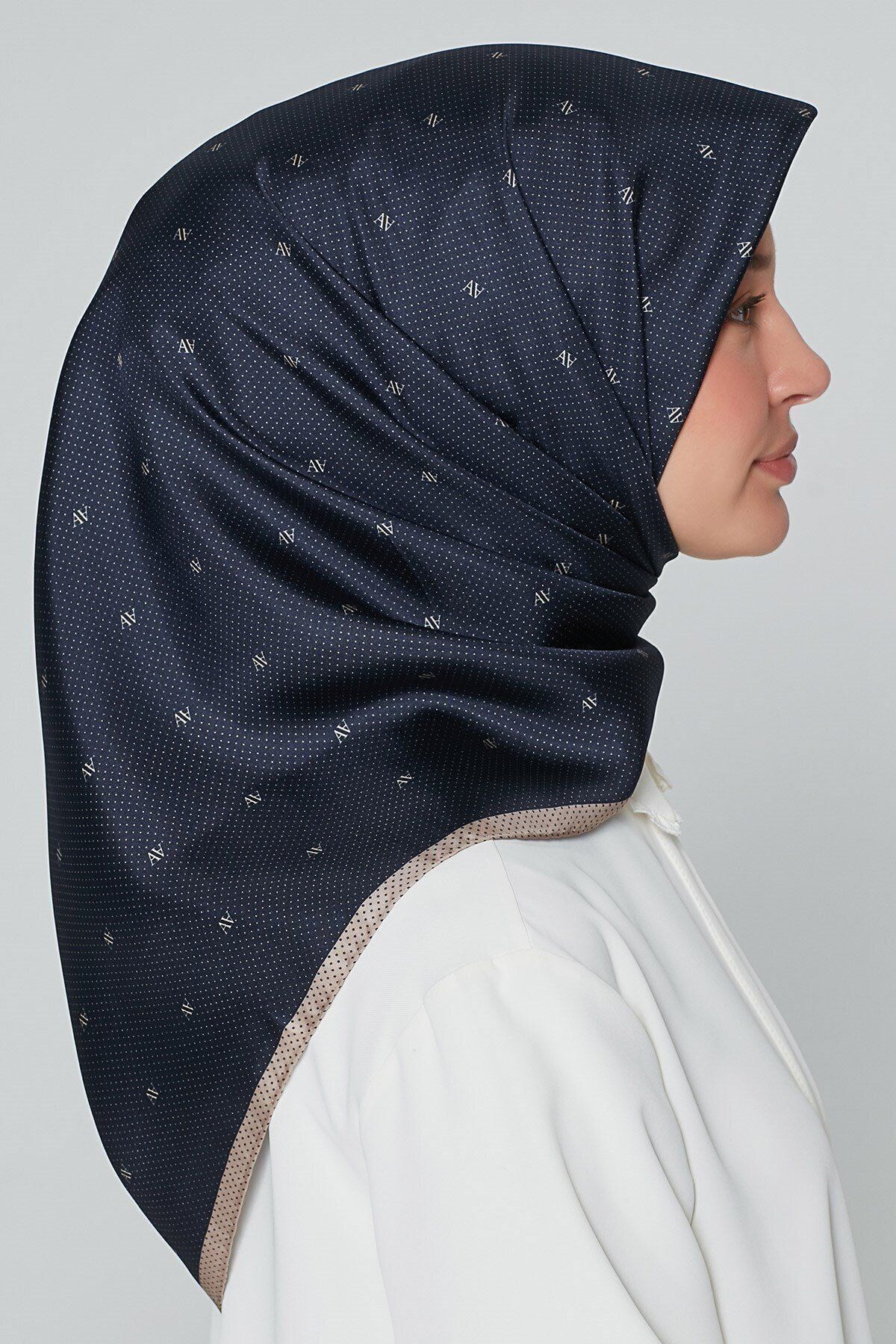Modern Twill Ipek Nostaljik Desenli %100 İpek Eşarp Lacivert Eşarp