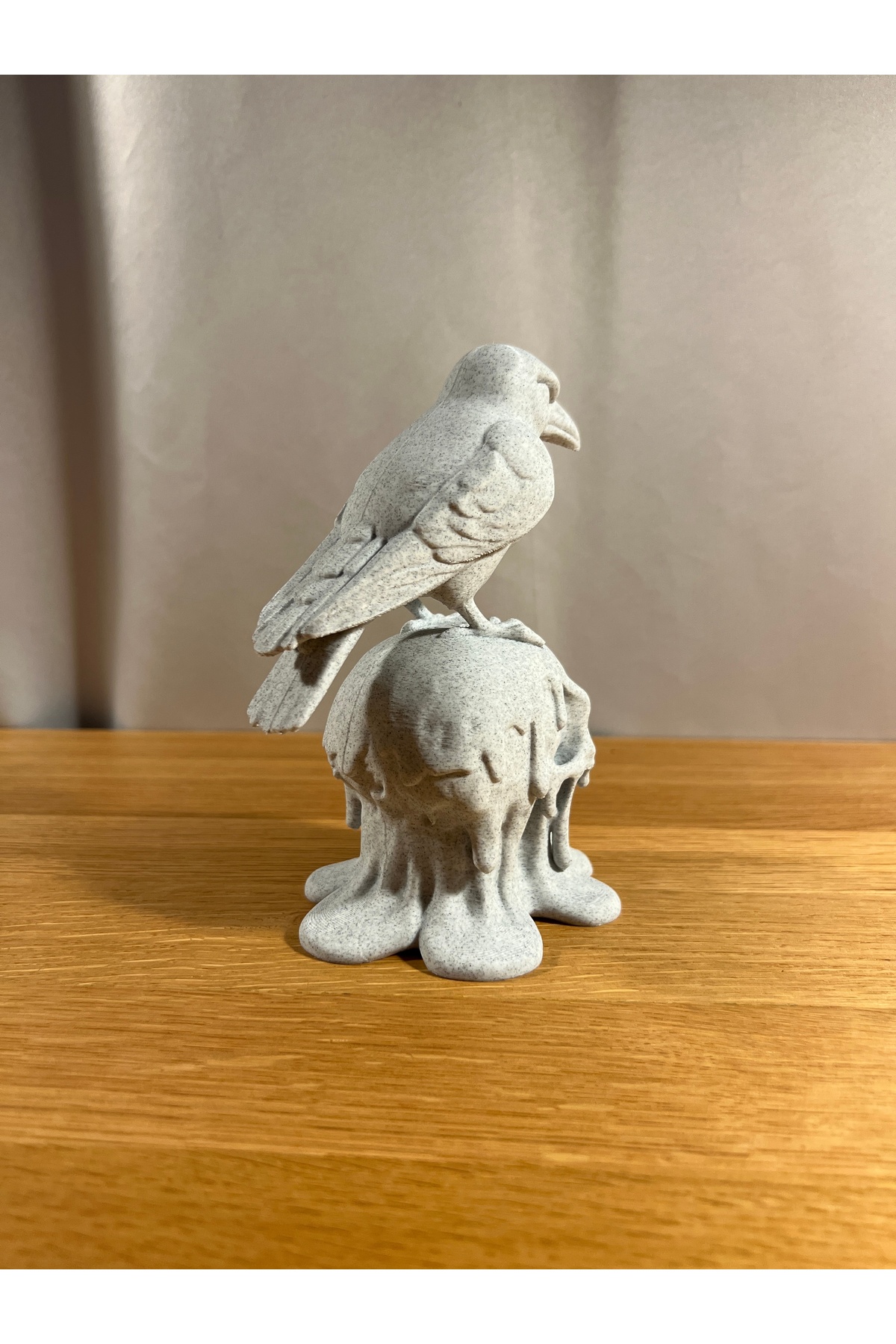 Geschmolzene Totenkopf- und Krähenfigur – 3D-gedruckte Horror-Dekorationsfigur