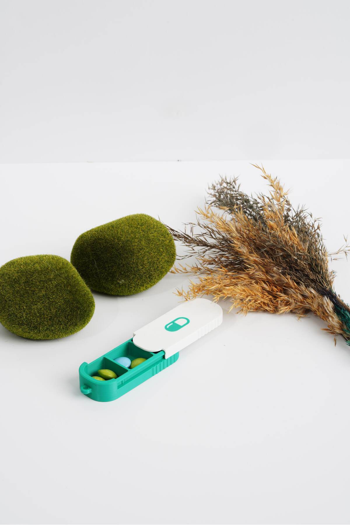 Lilys İstanbul 3 Bölmeli Anahtarlıklı İlaç Kutusu | Kompakt ve Taşınabilir Hap Saklama Kabı