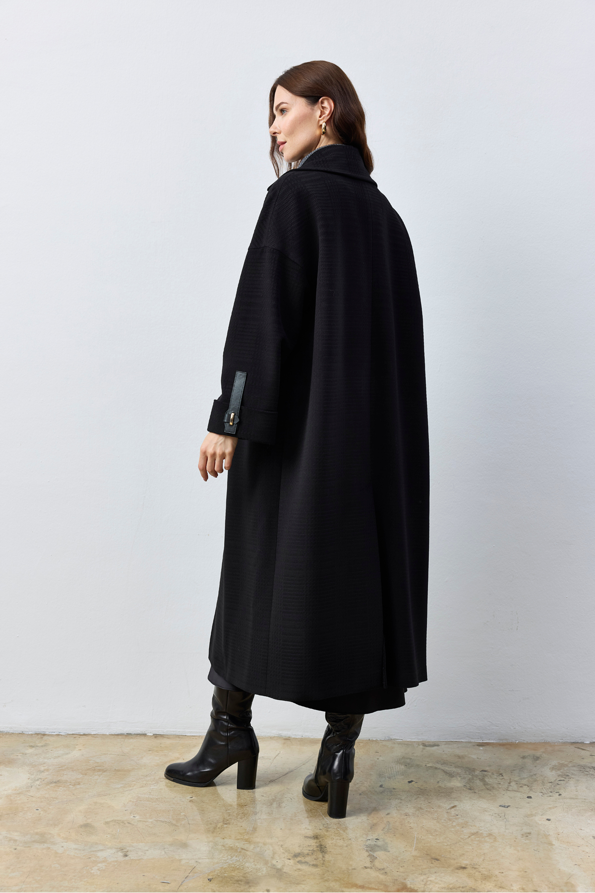 Kent  Oversize Siyah Uzun Kaban Kuşaklı, Kendinden Dokulu Kumaş - Görsel 4