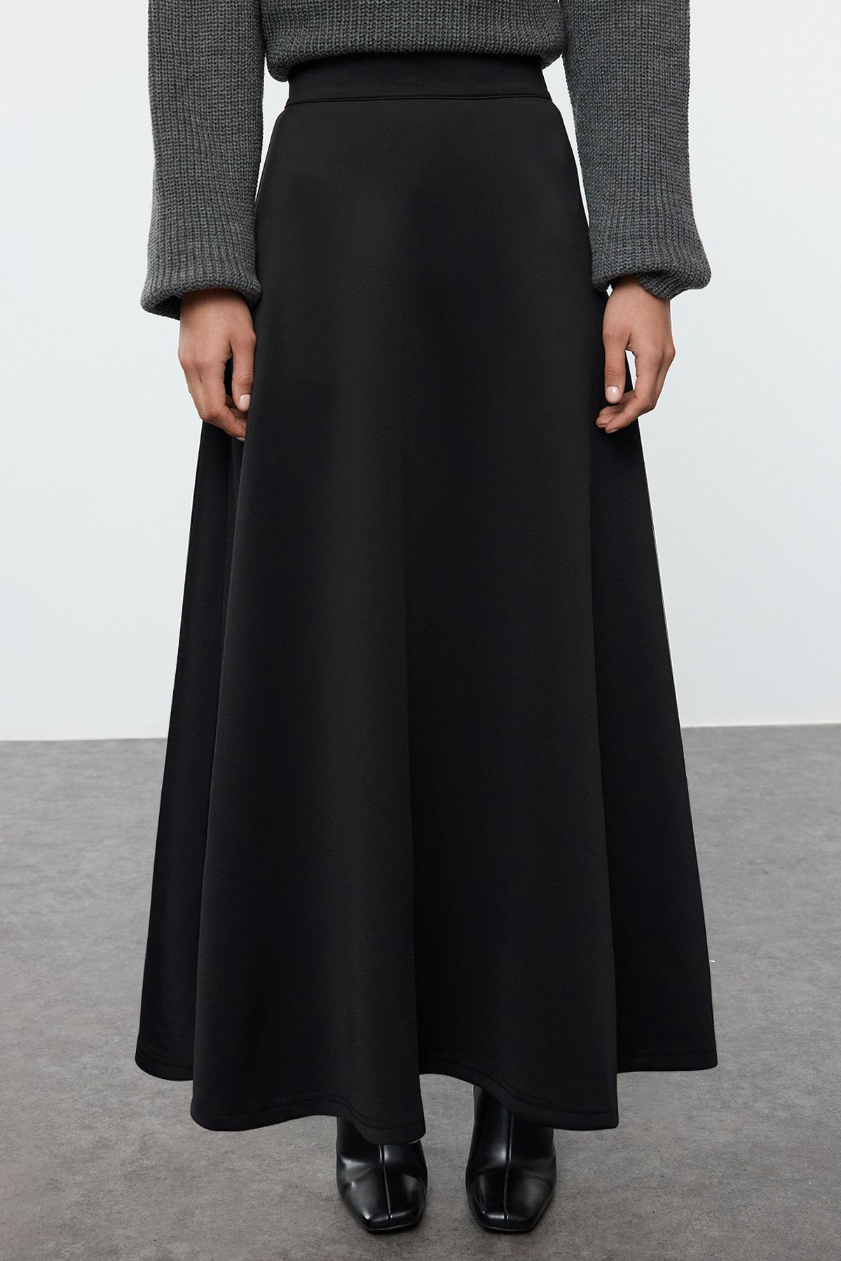 Trendyolmilla  Siyah Eteği Godeli Örme Etek TCTAW25EE00009 - Görsel 3