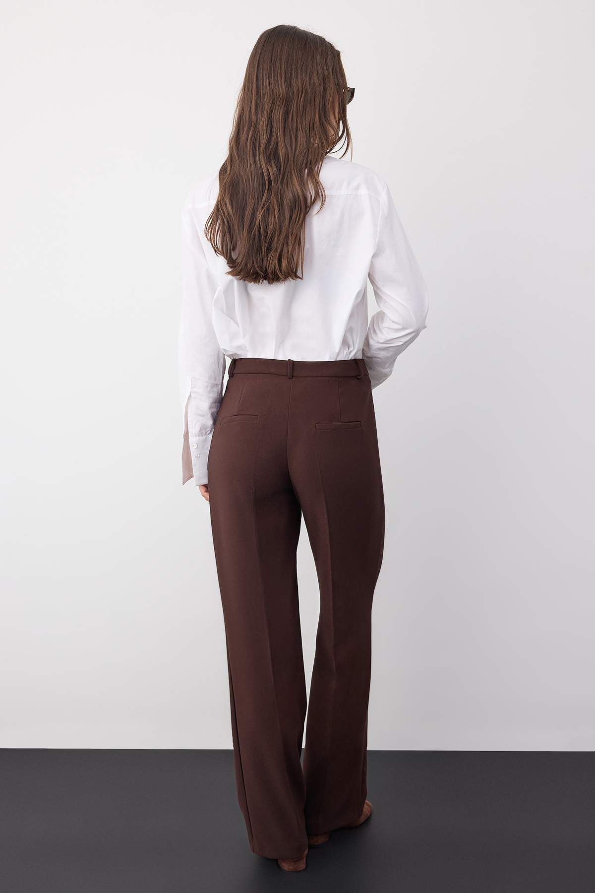 Trendyolmilla  Wardrobe Essentials Koyu Kahverengi İçten Bel Ayarlamalı Geniş Paça Pantolon | TWOAW26PL00028 - Görsel 6