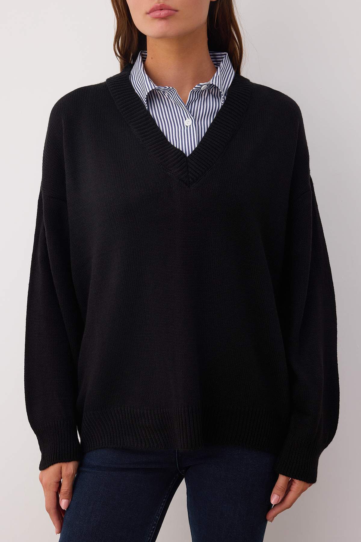 Trendyolmilla  Siyah Gömlek Yaka Garnili Detaylı Geniş Kalıp Triko Kazak TWOAW26KZ00169 - Görsel 3