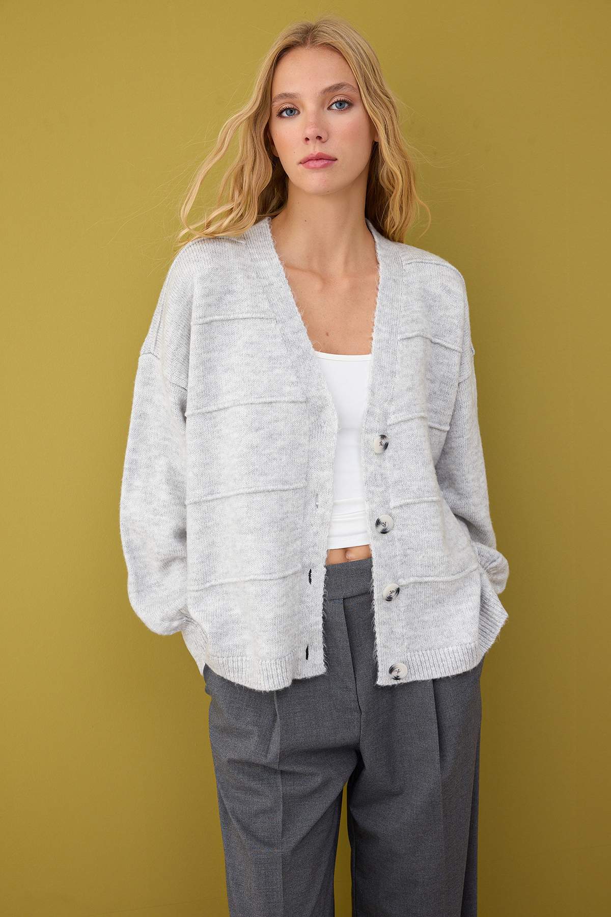 Trendyolmilla  Gri Yumuşak Dokulu Geniş Kalıp Triko Hırka TWOAW26HI00206