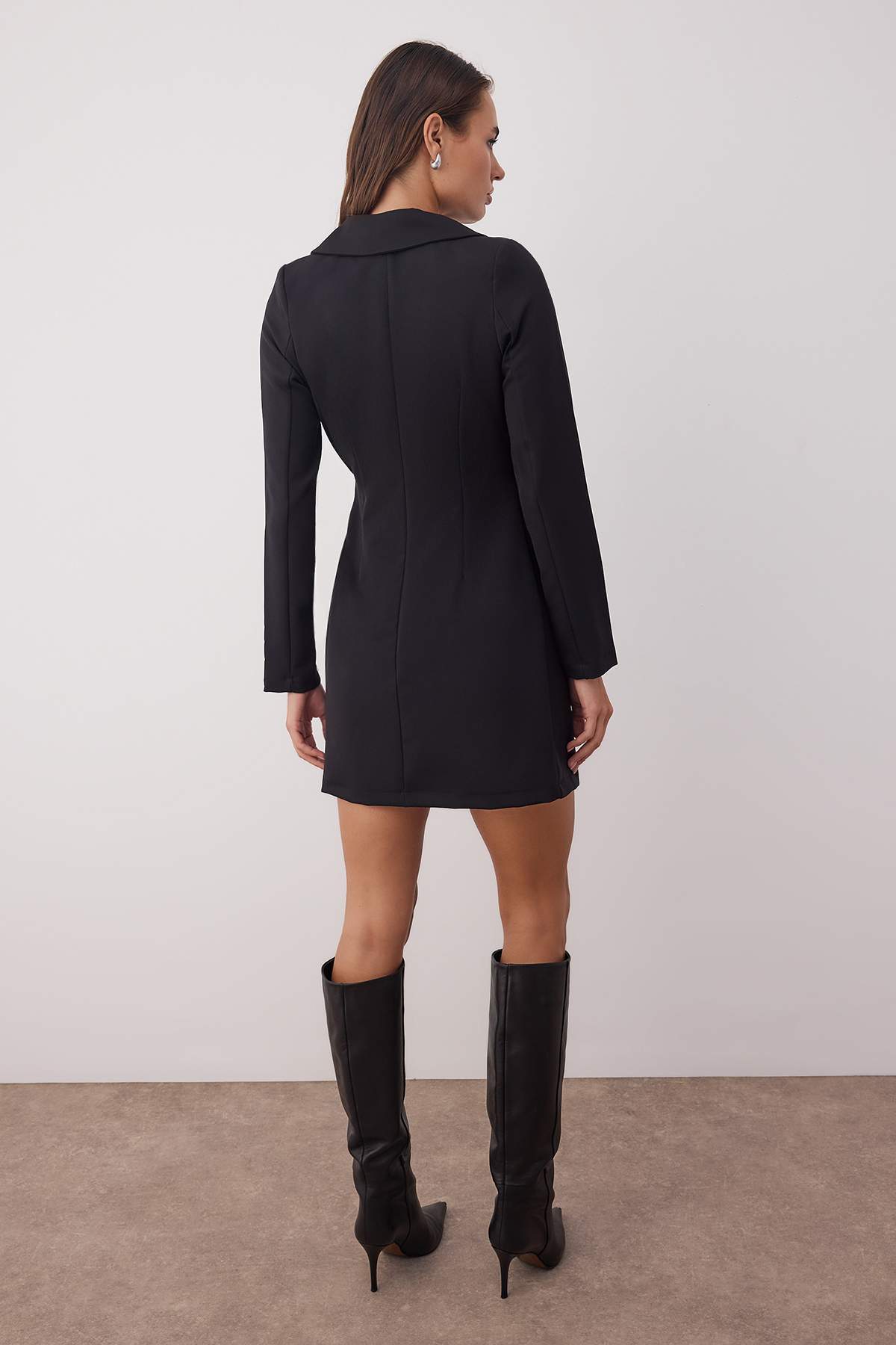 Trendyolmilla  Siyah Düz Aksesuar Detaylı Kruvaze Kapama Kısa / Mini Dokuma Elbise TWOAW26EL00075 - Görsel 4