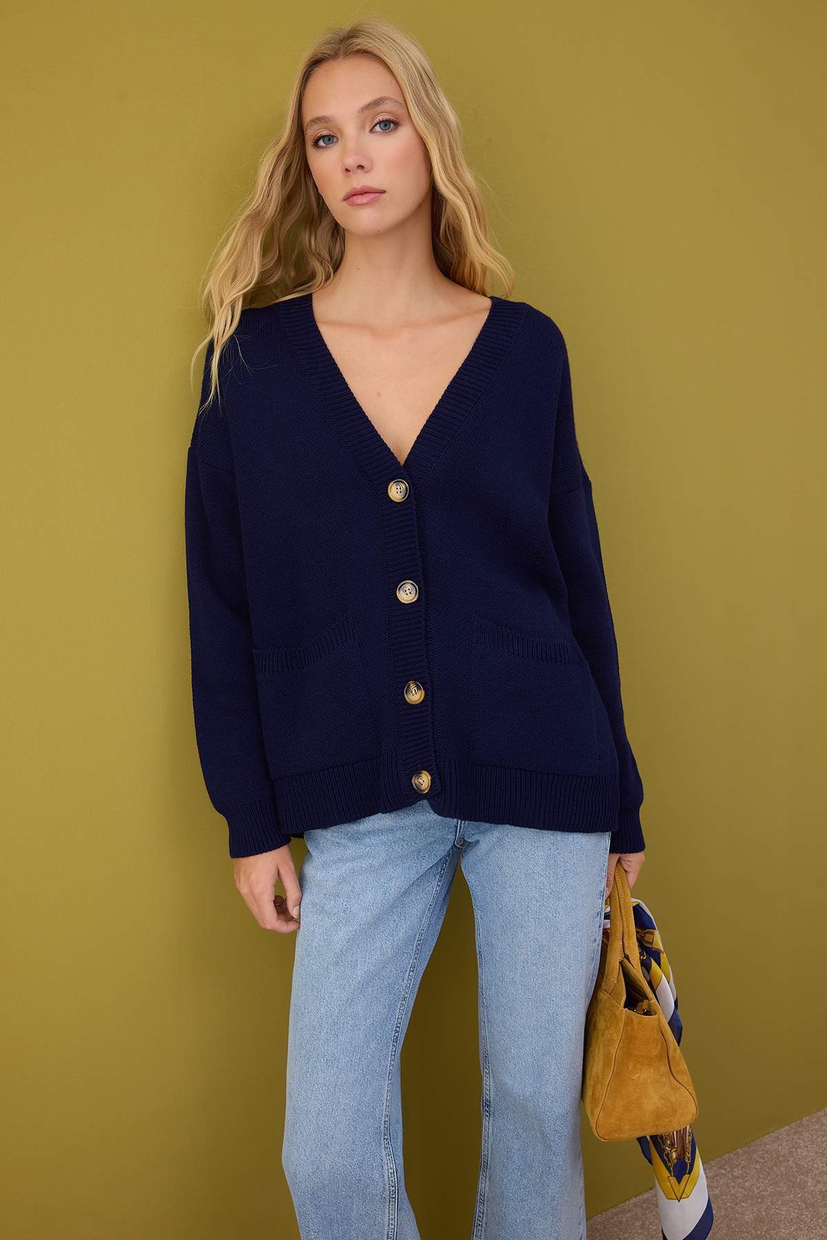 Trendyolmilla  Vücut Seçmeyen Lacivert Geniş Kalıp Basic Triko Hırka TWOAW26HI00205 - Görsel 2