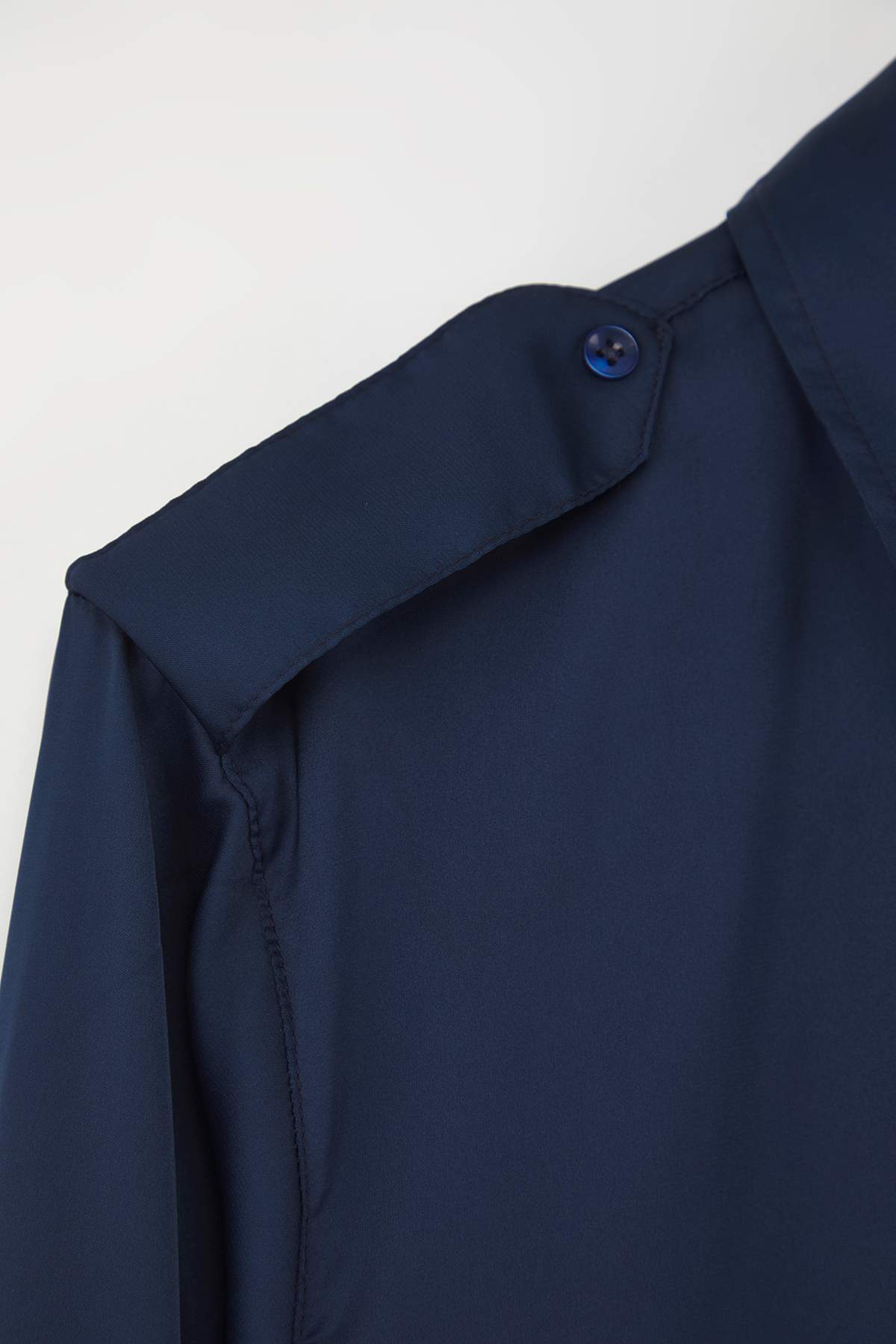 Trendyolmilla  Lacivert Apoletli Saten Gömlek TWOAW26GO00039 - Görsel 6