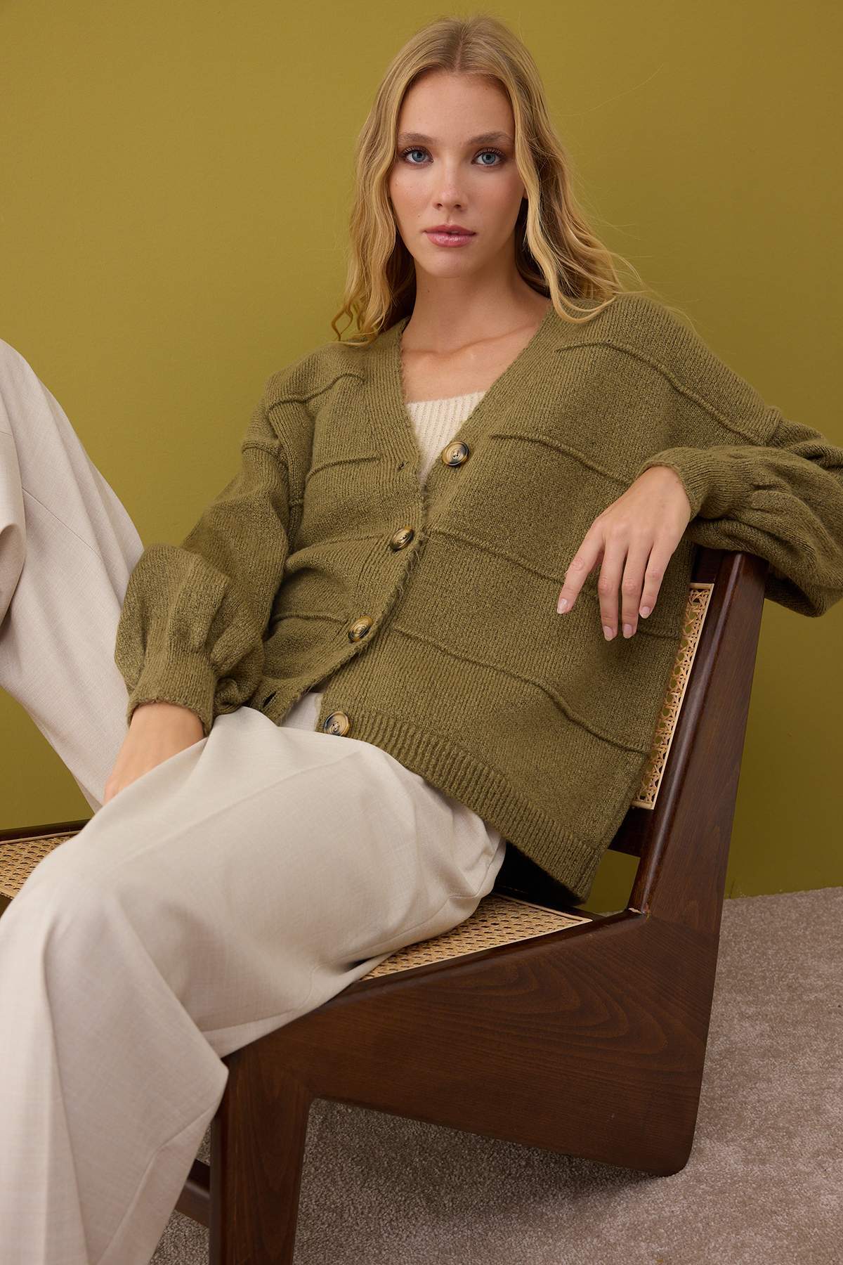 Trendyolmilla  Haki Yumuşak Dokulu Geniş Kalıp Triko Hırka TWOAW26HI00206