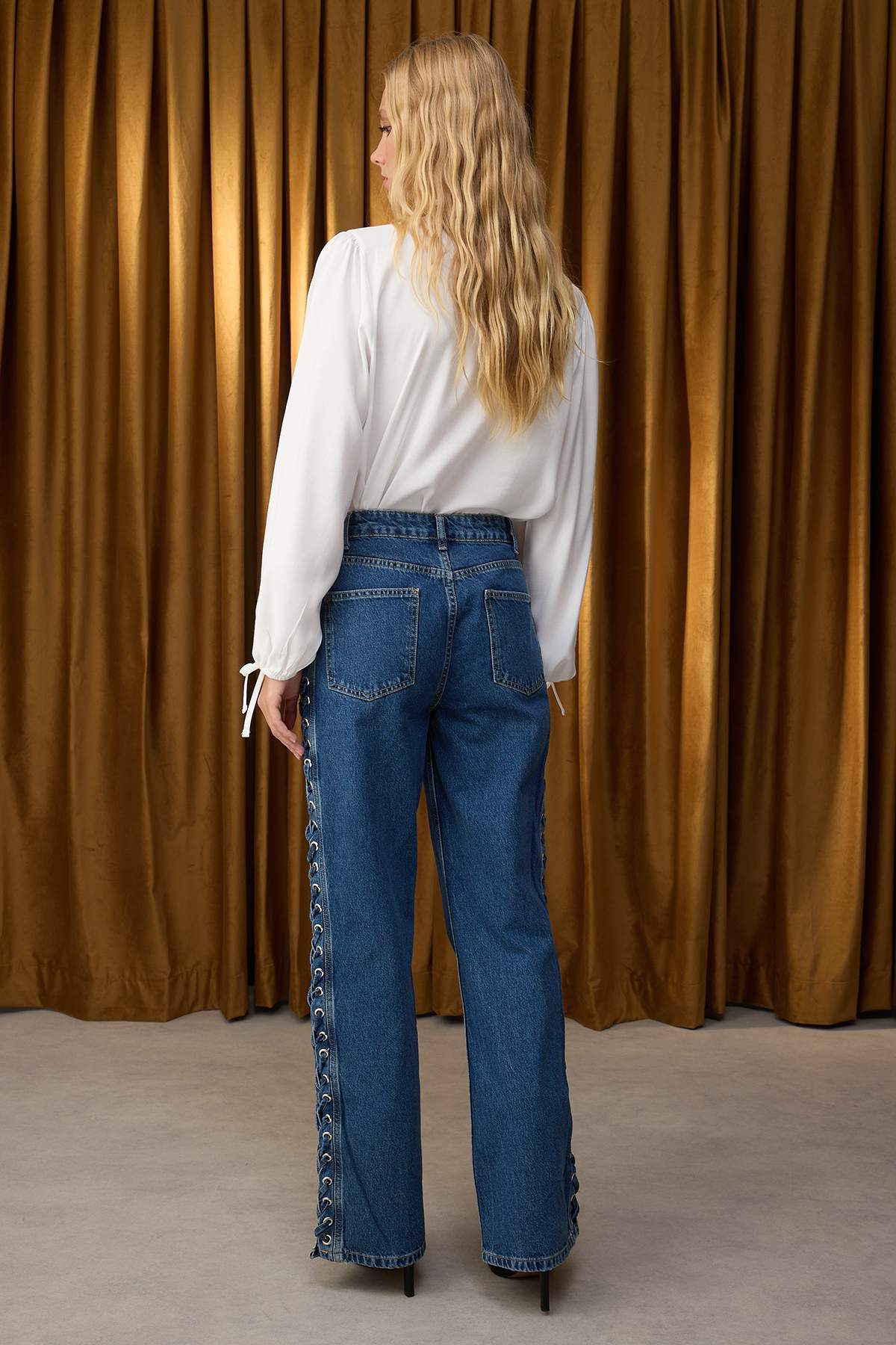 Trendyolmilla  Özel Koleksiyon Mavi Kuşgözü Bağlama Detaylı Yüksek Bel Wide Leg Jeans TWOAW26JE00012 - Görsel 4