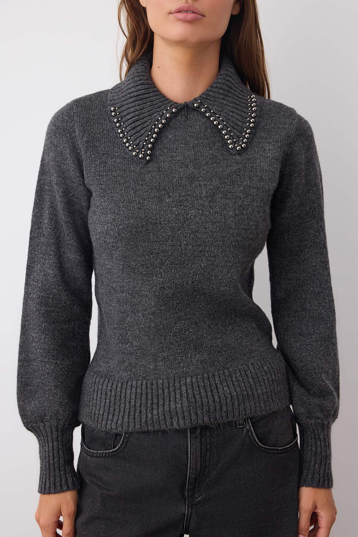 Trendyol Collection Антрацитовий поло з камінням на комірі Трикотажний светр TWOAW26KZ00222