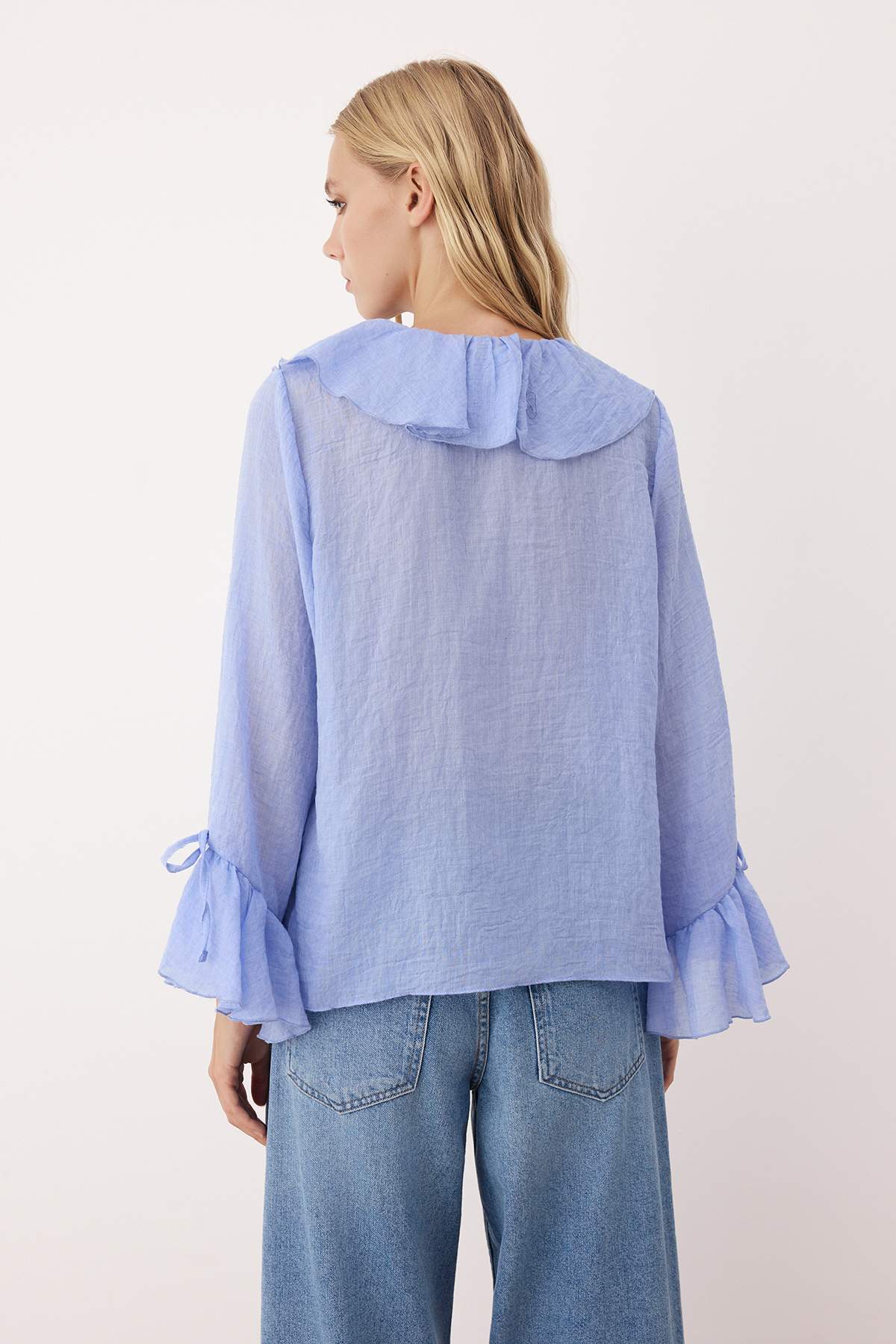 Trendyolmilla  Mavi Fırfırlı Bohem İnce Pamuklu Kumaş Uzun Kol Dokuma Bluz TWOSS25BZ00551 - Görsel 4