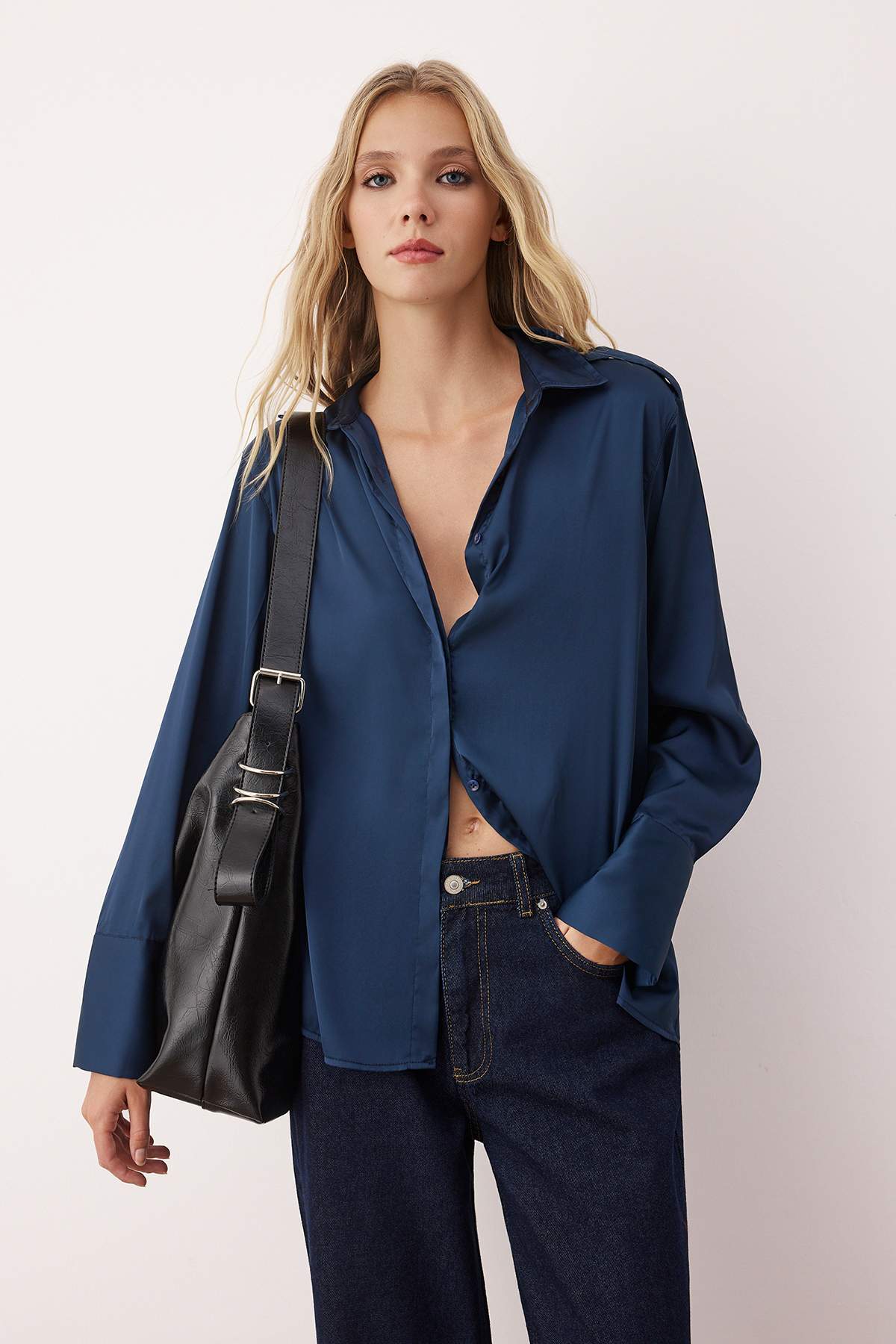 Trendyolmilla  Lacivert Apoletli Saten Gömlek TWOAW26GO00039