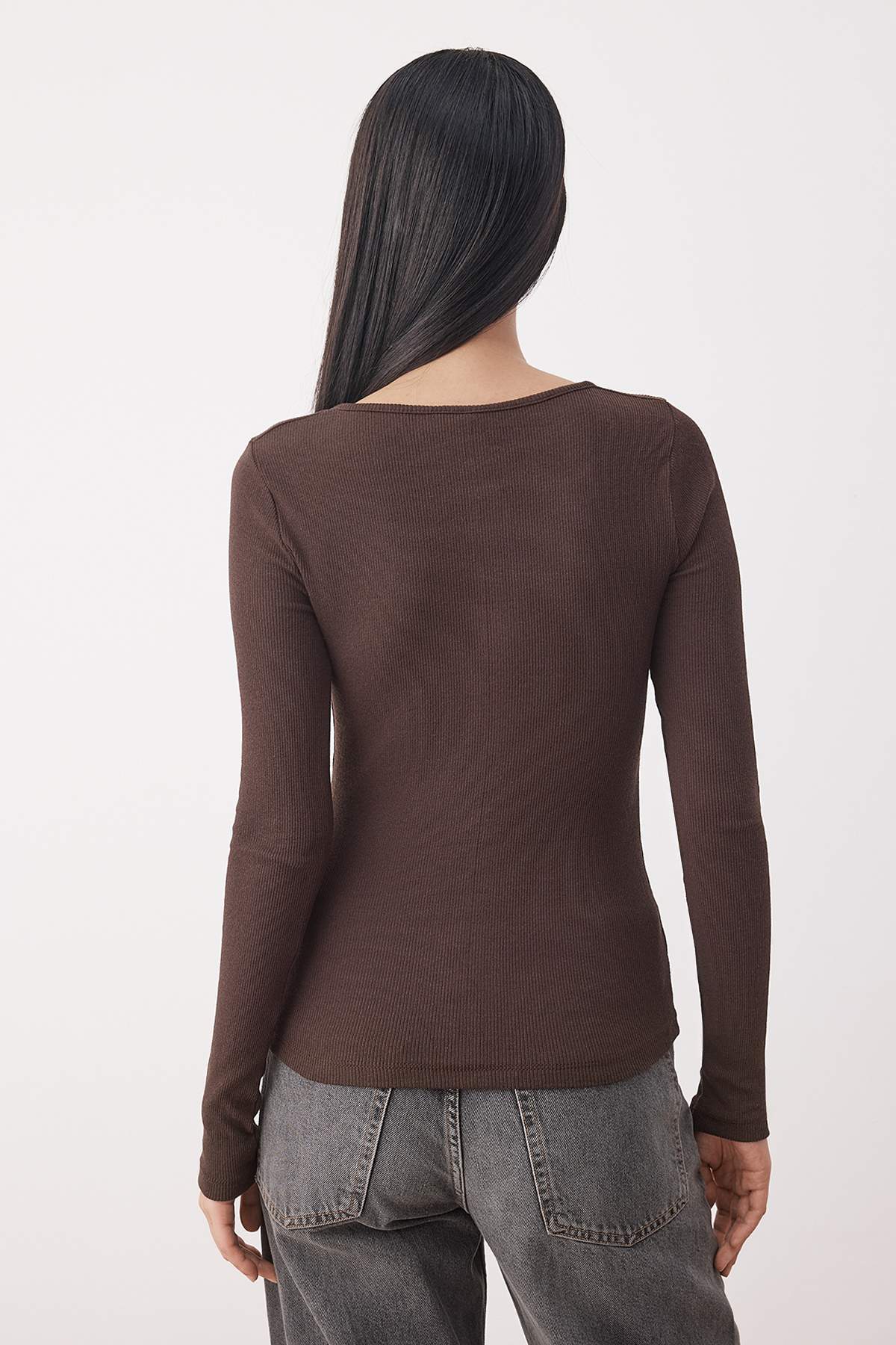 Trendyolmilla  Açık Kahverengi Çıtçıtlı Fitted/Vücuda Oturan Fitilli Esnek Örme Bluz TWOAW25BZ00080 - Görsel 4