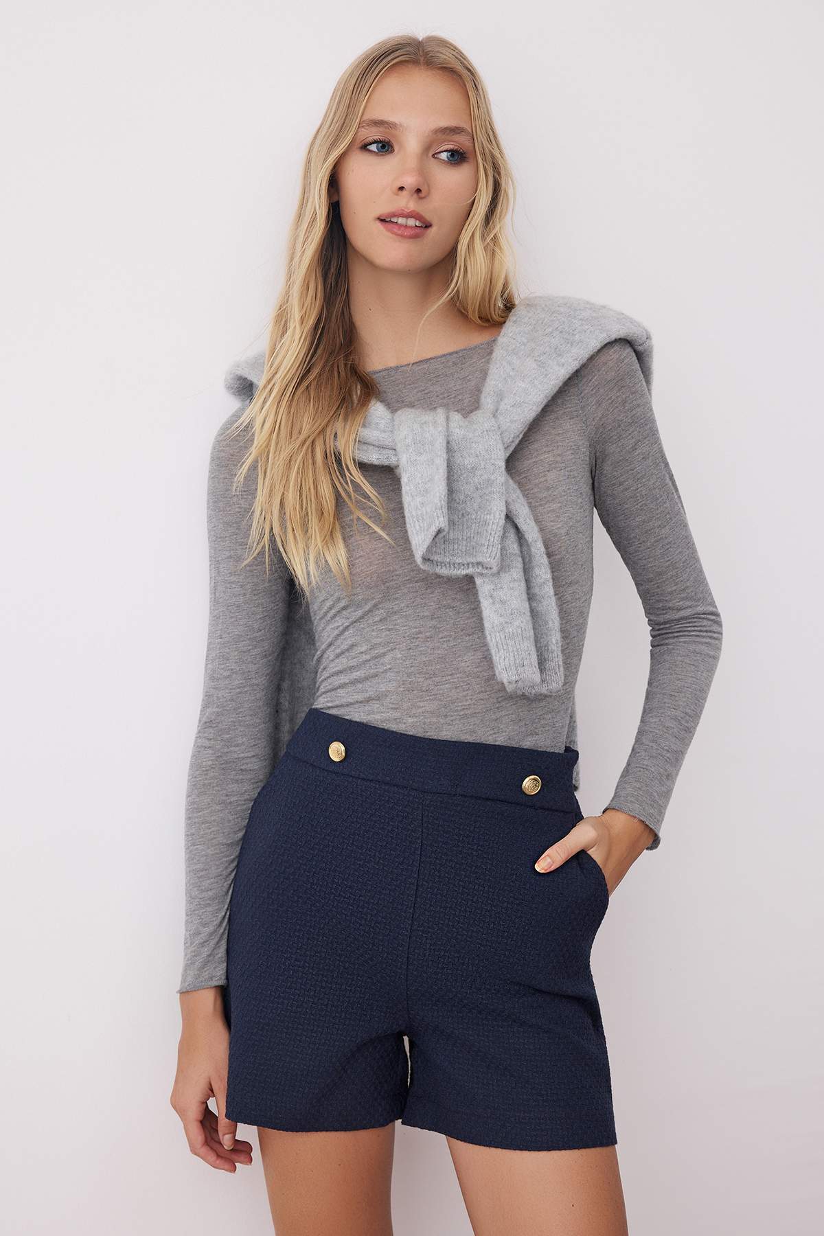 Trendyolmilla  Lacivert Tüvit Düğme Detaylı Şort & Bermuda TWOAW26SR00035 - Görsel 2