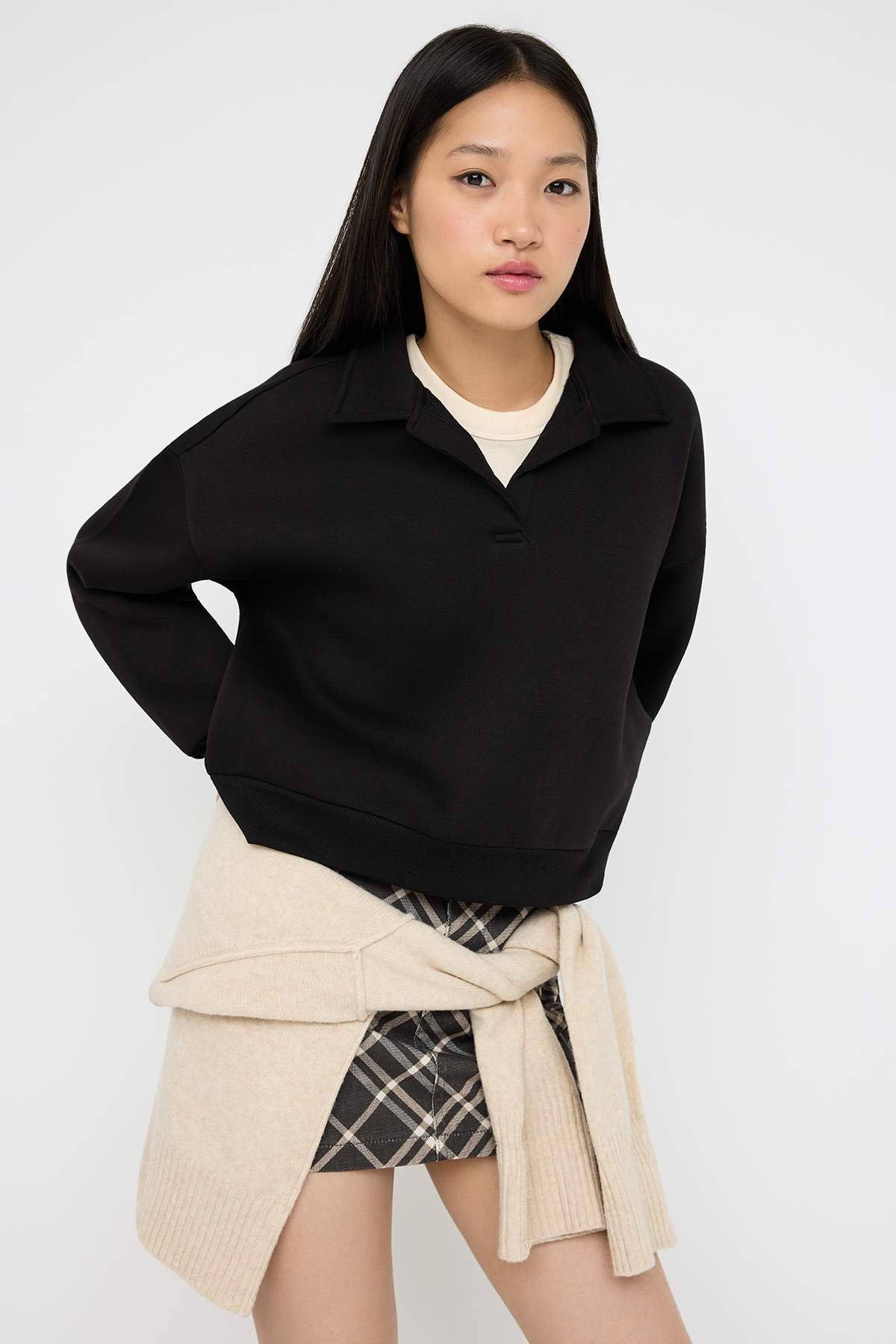 Trendyolmilla  Teen Siyah Düz Regular/Normal Kalıp Örme Sweatshirt TWOAW26SW00049 - Görsel 2