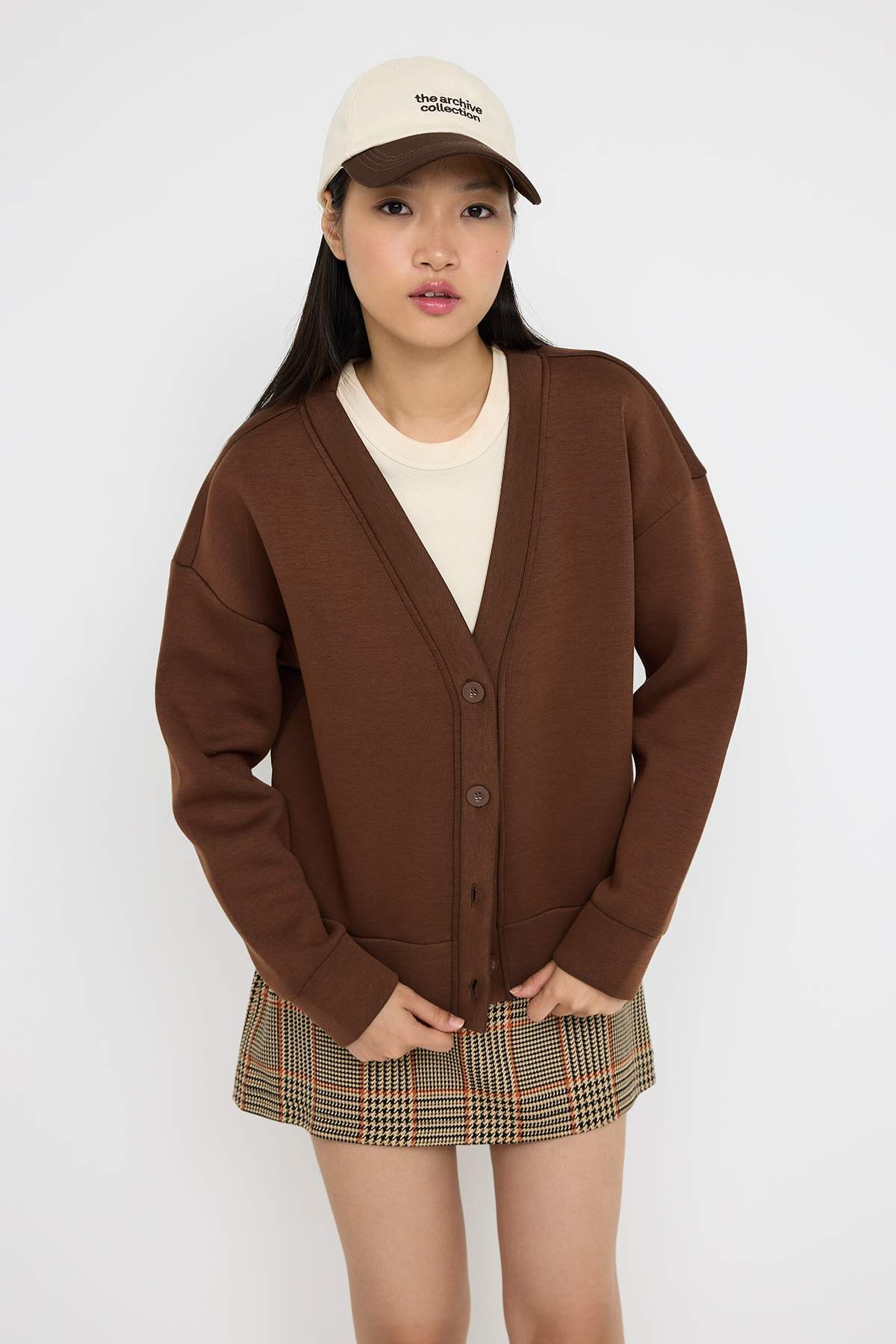 Trendyolmilla  Kahverengi Oversize/Geniş Kalıp V yaka Full Düğme Kapama Kalın Esnek Örme Sweatshirt TWOAW26SW00013