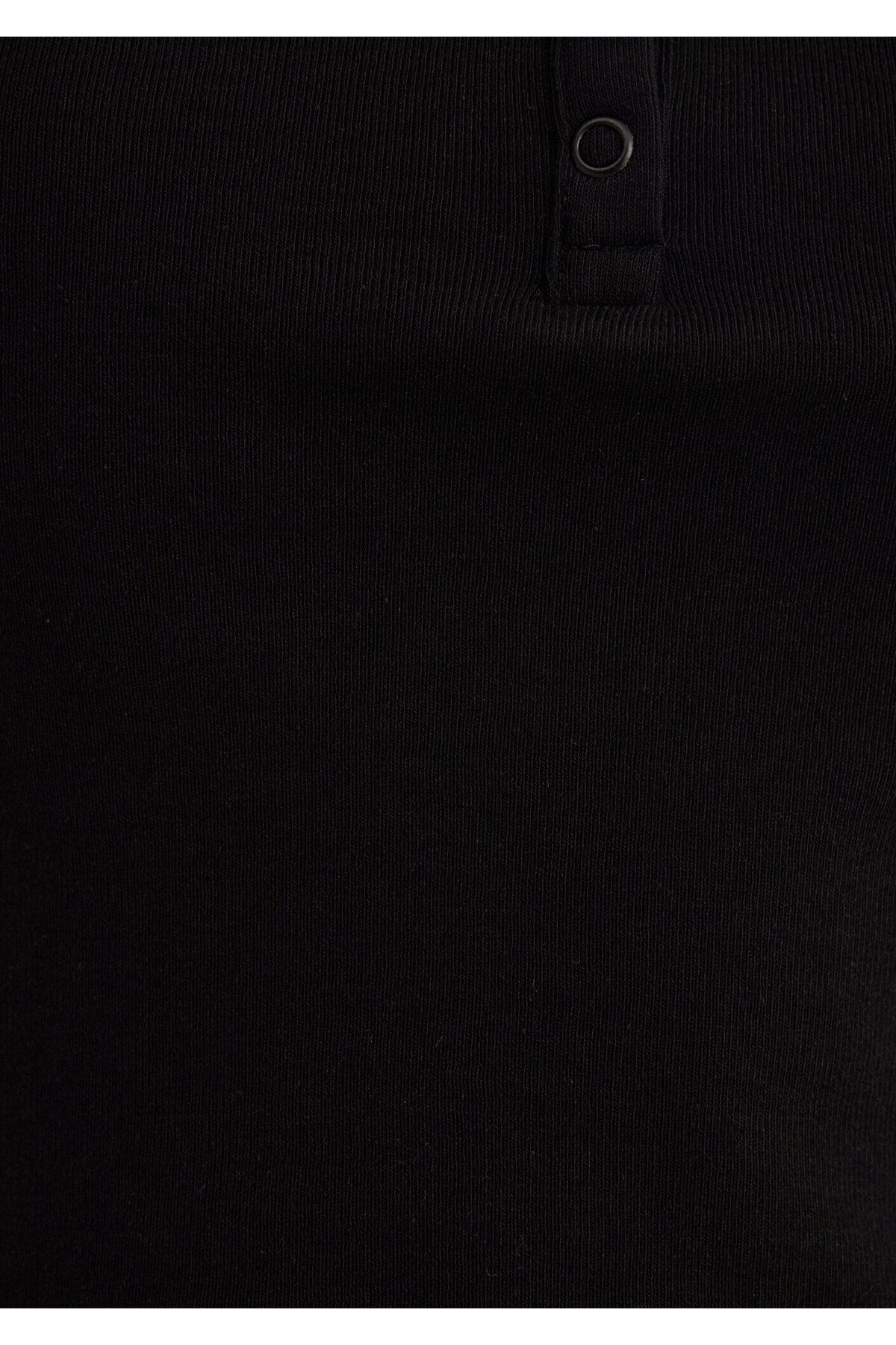 Mavi-Geknöpftes schwarzes Basic-T-Shirt mit kurzem Schnitt/Kurzschnitt 1611639-900 7