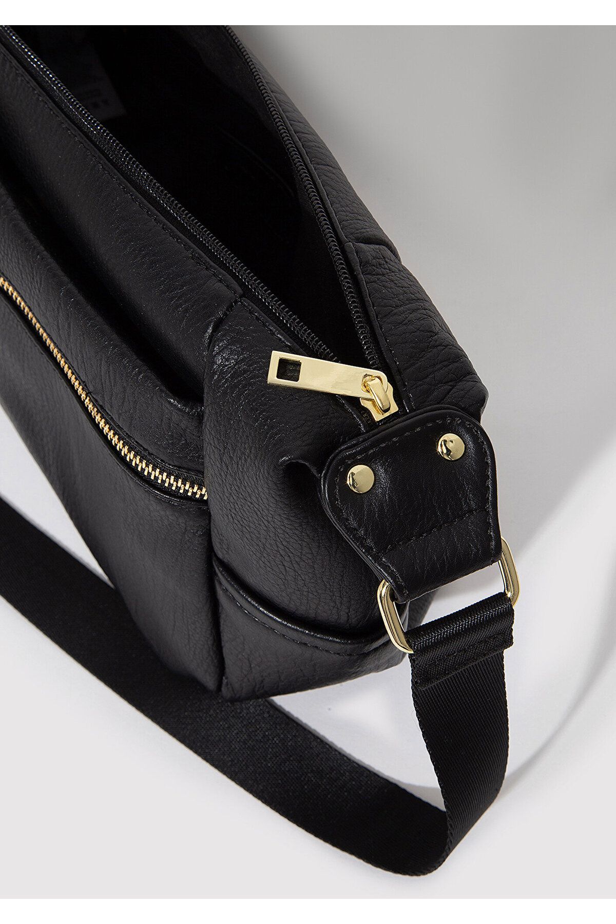 Mavi-Černá crossbody kabelka 198759-900 5