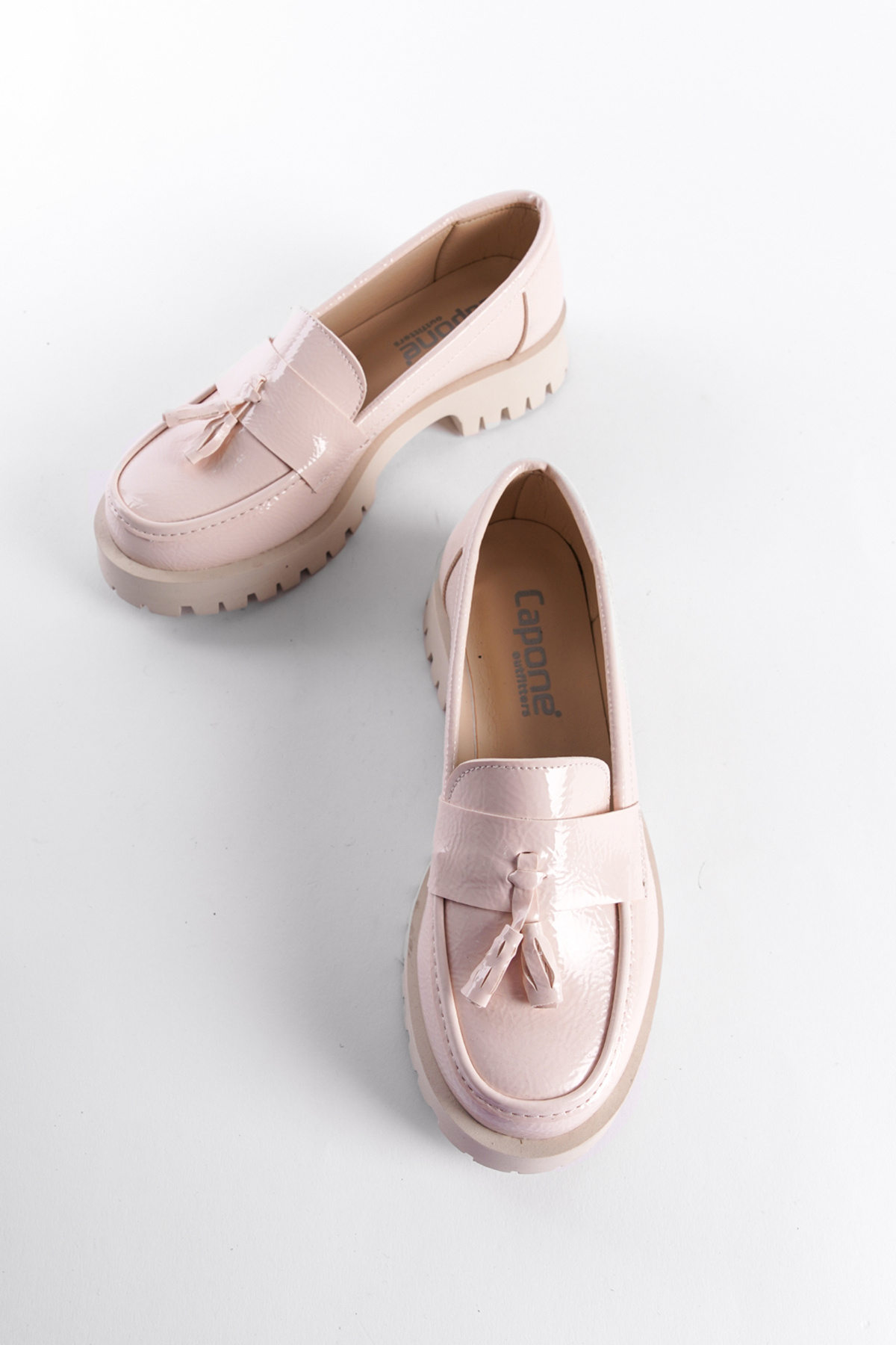 Capone Outfitters-Dámský mokasín Trak Sole se střapcem 3