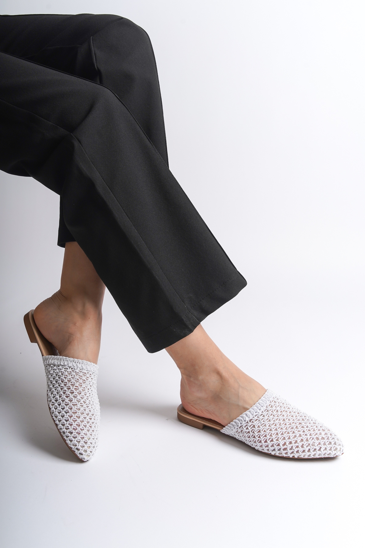 Capone Outfitters-Straw Pointed Toe Closed Women's Slippers 5