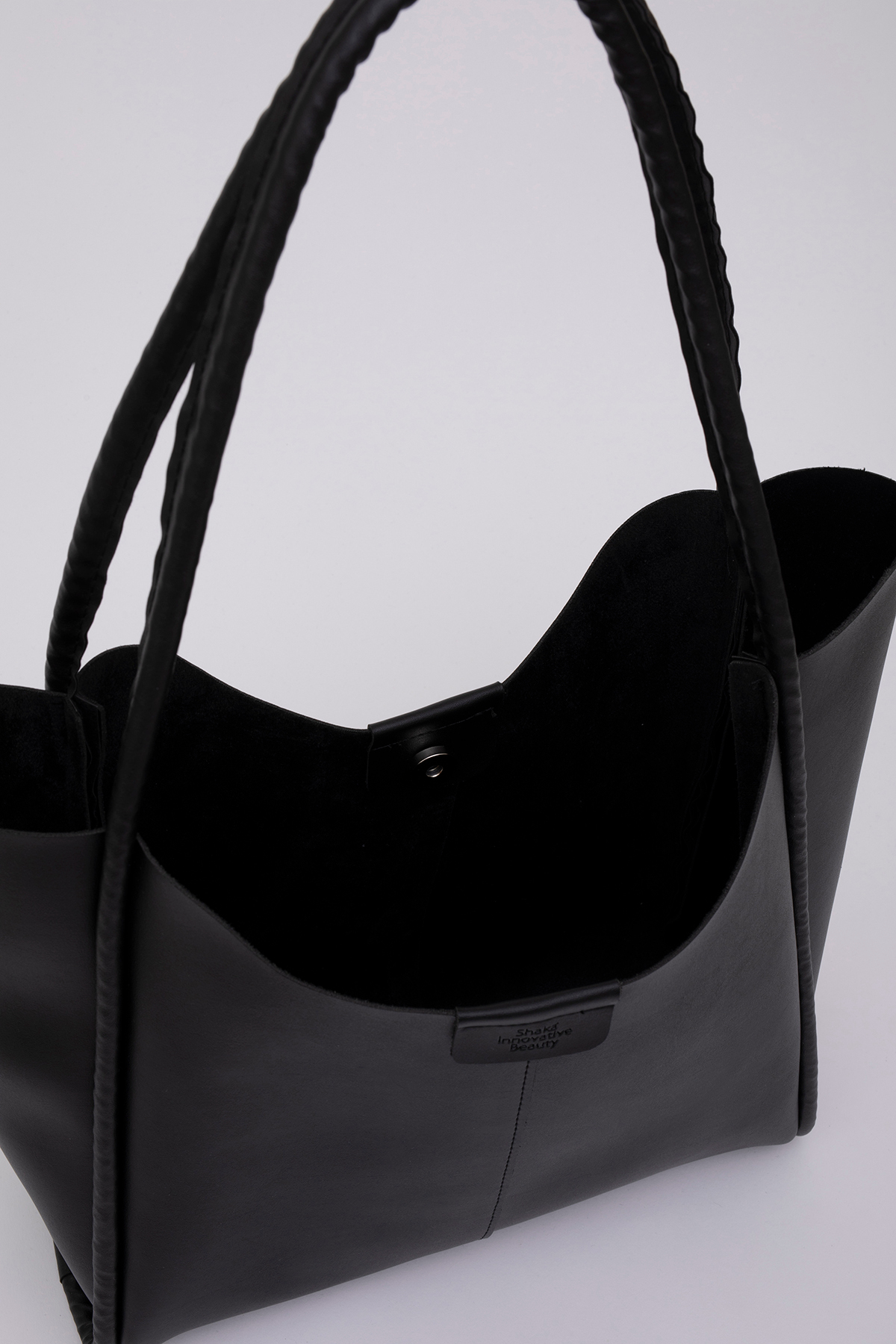 Shaka Siyah Shk76 Çıtçıtlı Fitil Askılı Suni Deri Makyaj Çantalı Büyük Boy Kadın El ve Omuz Çantası fotoğrafı 6 (önizleme)