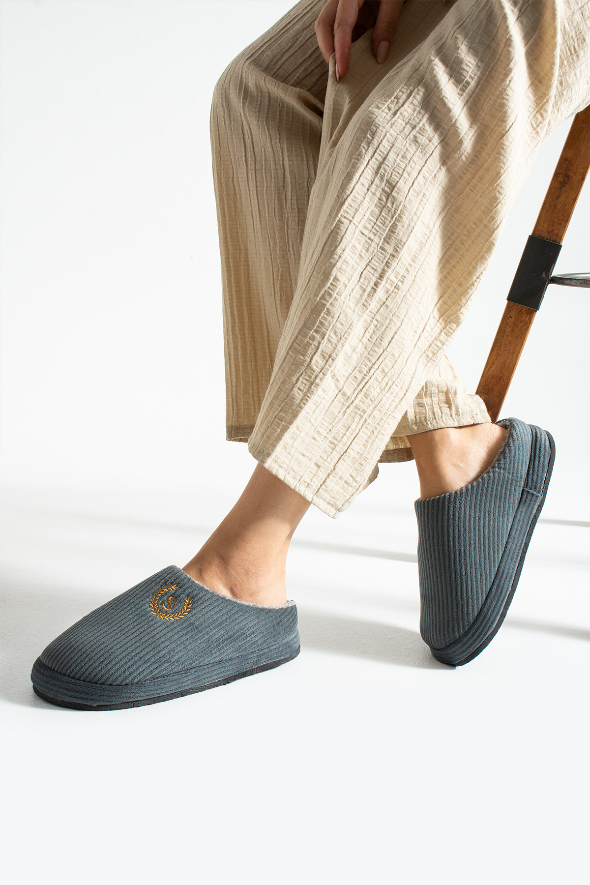 SWORD  Nakışlı Kadife Ev Terliği | Kışlık Unisex Ev Terliği | Kaydırmaz Taban - Görsel 4