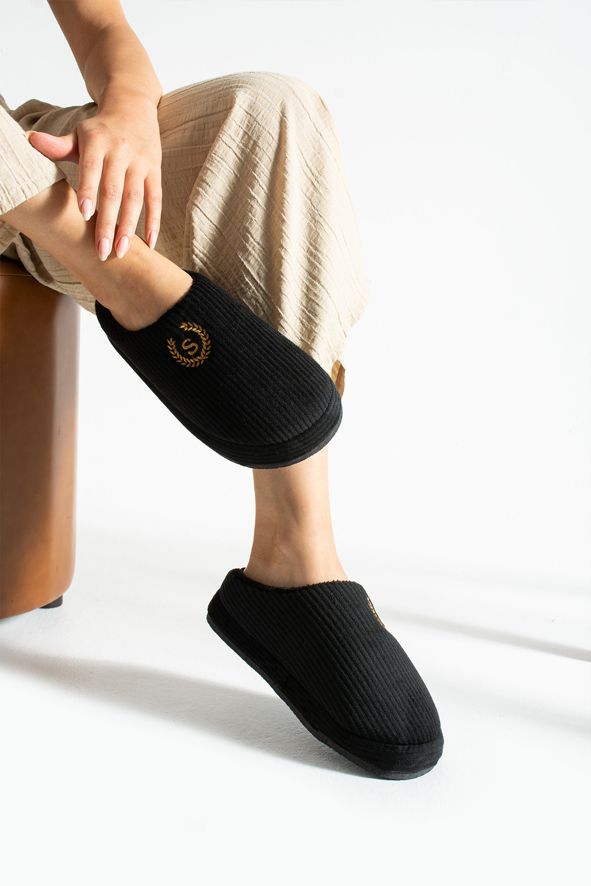 SWORD  Nakışlı Kadife Ev Terliği | Kışlık Unisex Ev Terliği | Kaydırmaz Taban - Görsel 3