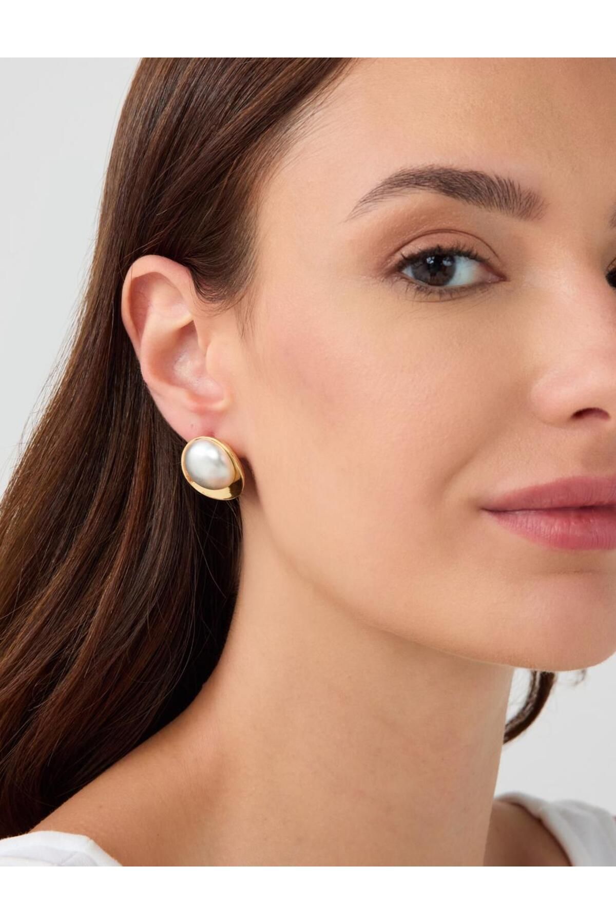 Jimmy Key-White Oval Figured Pearl Earrings 1