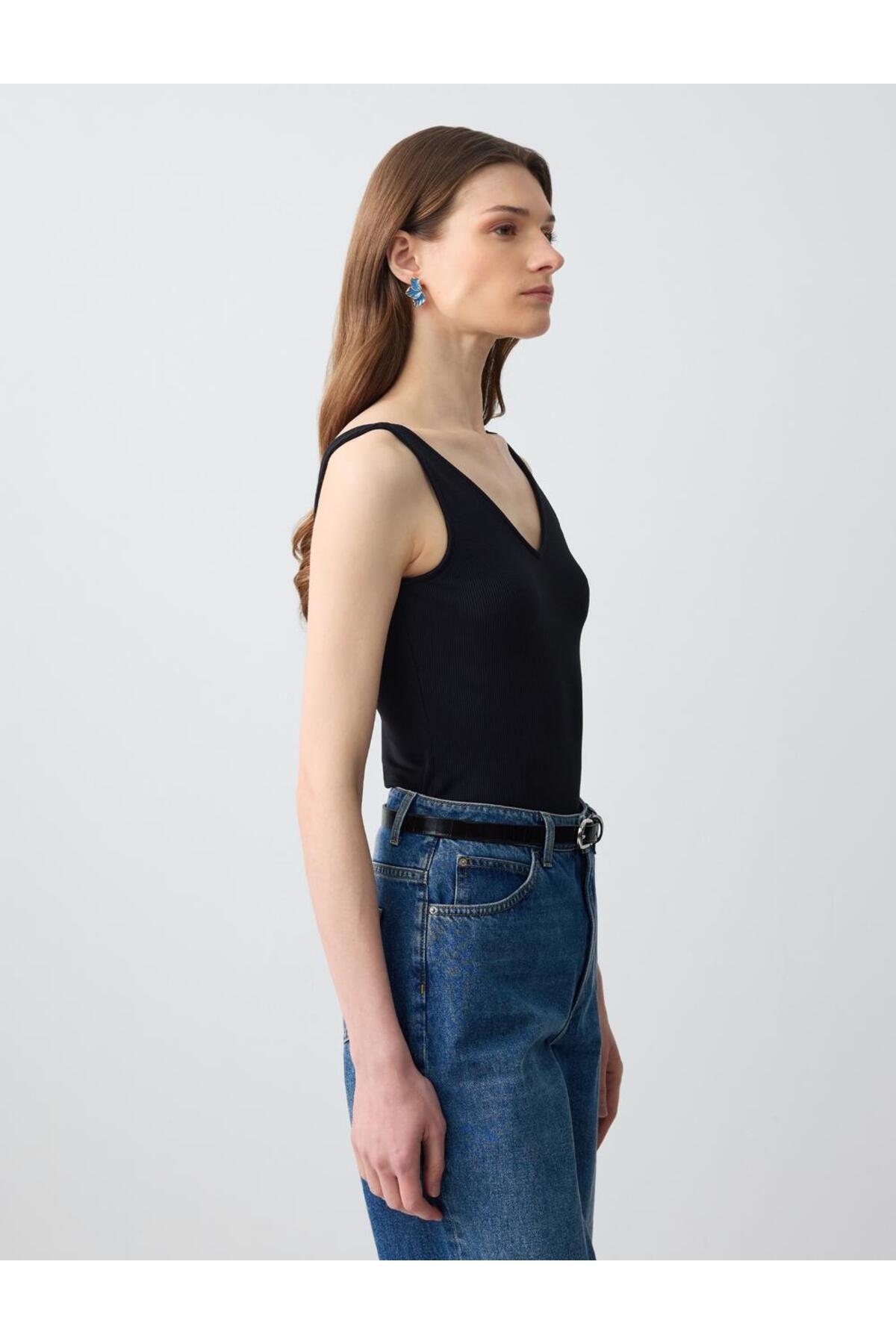 Jimmy Key-Black Slim Fit V-Neck Knitted Undershirt 4