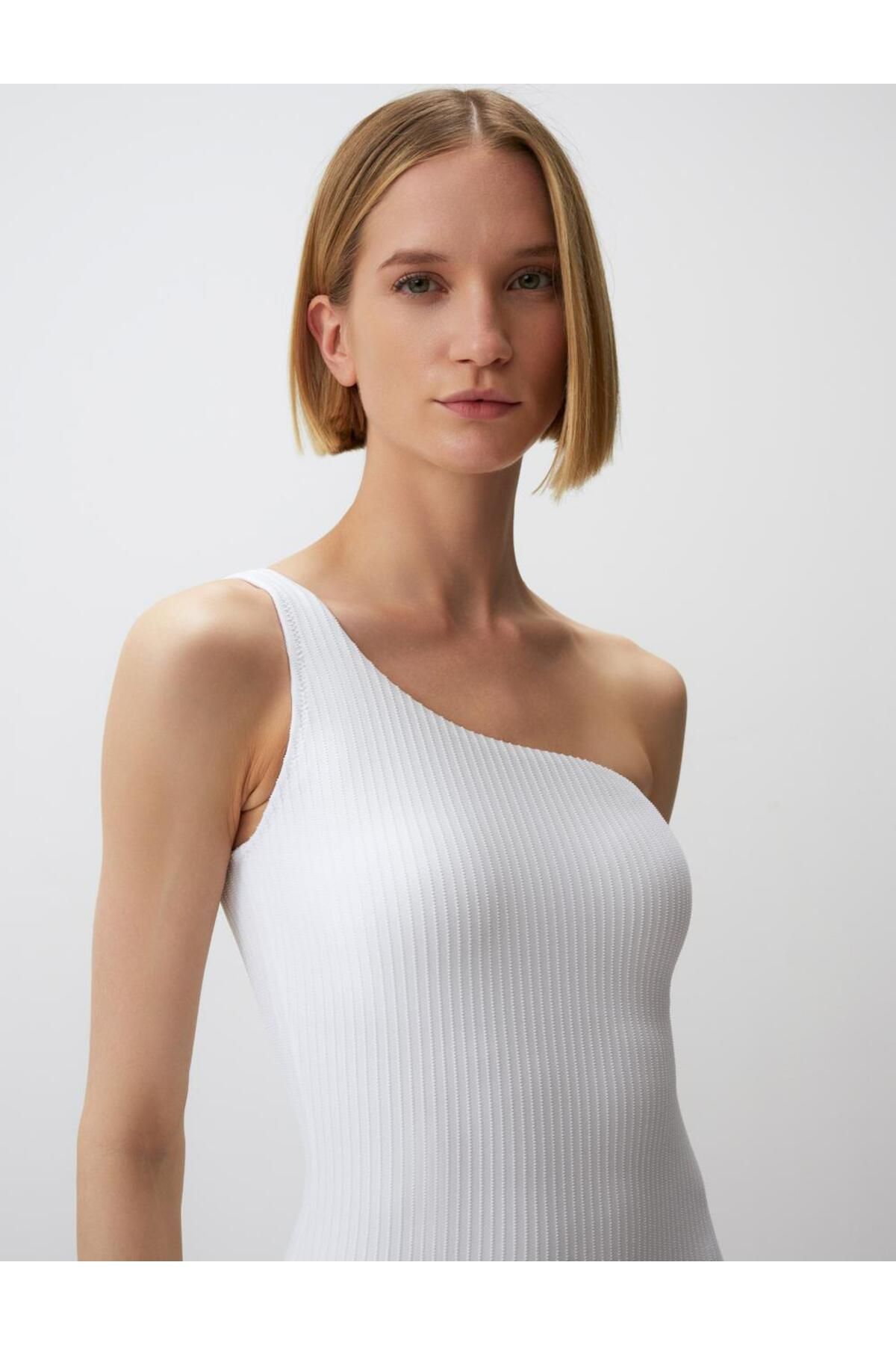Jimmy Key-White One Shoulder Basic Swimsuit 5