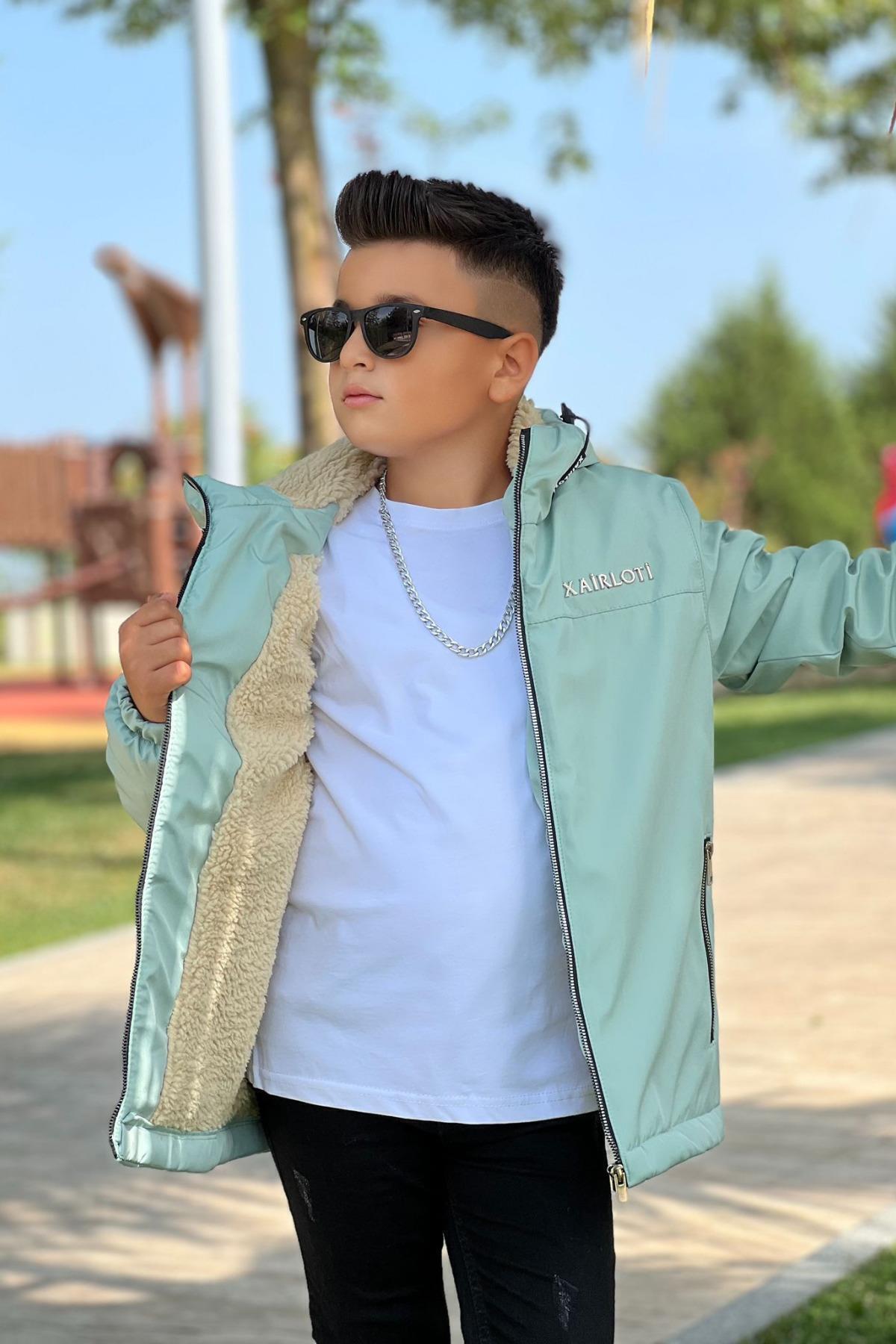 پینا کیدز کاپشن خزدار کلاه‌دار ثابت پسرانه با آرم فلزی KM3987