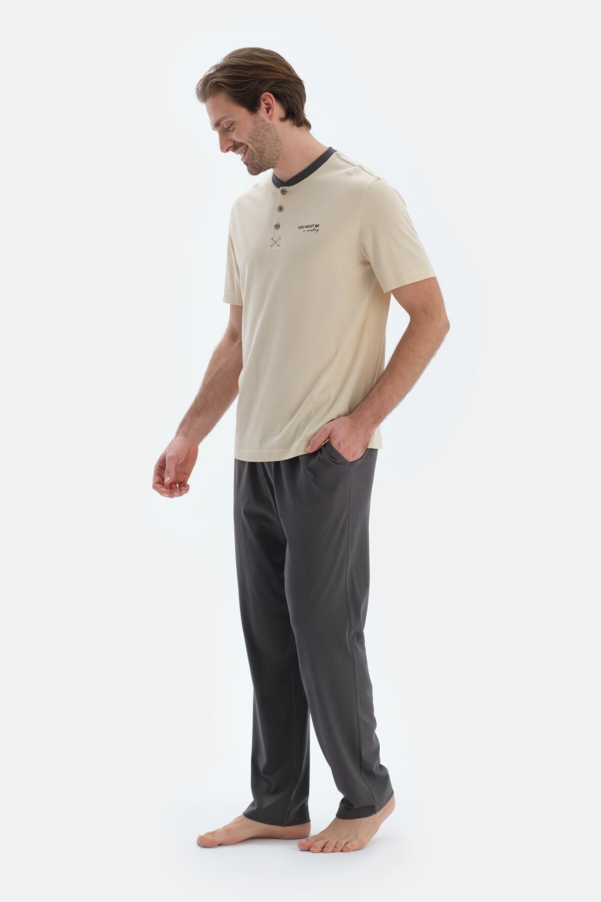 Dagi  Taş Kısa Kollu Pat ve Baskı Detaylı Tişört Pantolon Pijama Takımı - Görsel 3