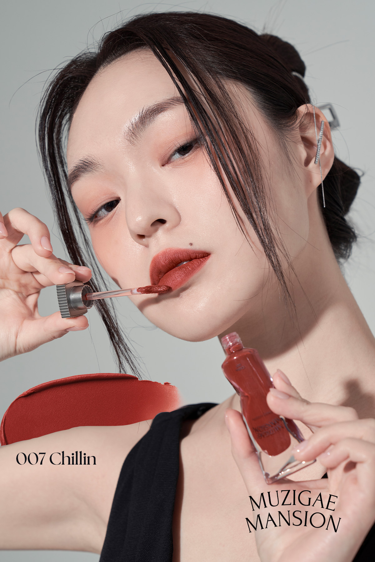 Gül Özlü, Kadife Bitiş Sunan, Nemlendirici ve Kalıcı Tint MUZIGAE MANSION Objet Liquid 007 Chillin — قرمز 111615 — تصویر 9 از 9