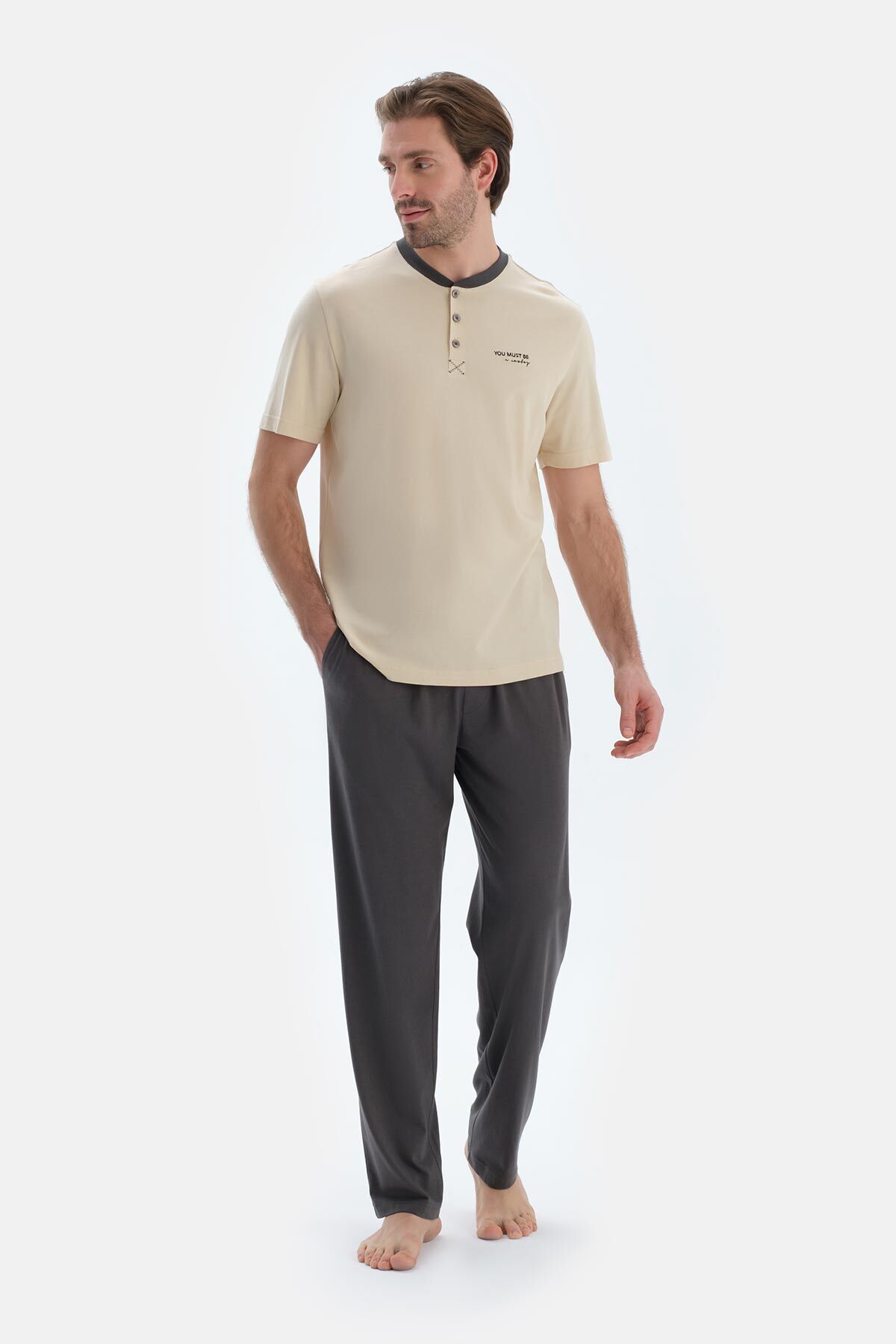 Dagi  Taş Kısa Kollu Pat ve Baskı Detaylı Tişört Pantolon Pijama Takımı - Görsel 4