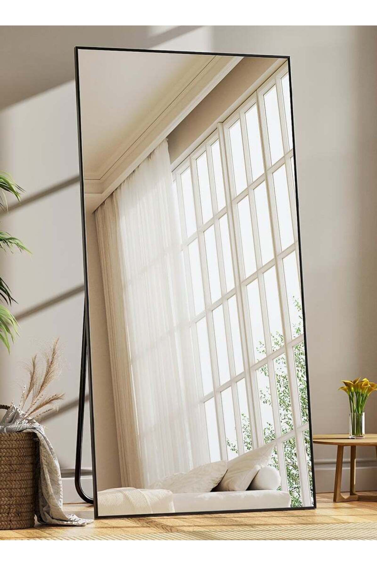 مرآة أرضية كبيرة بإطار معدني أسود، تصميم عصري وأني...