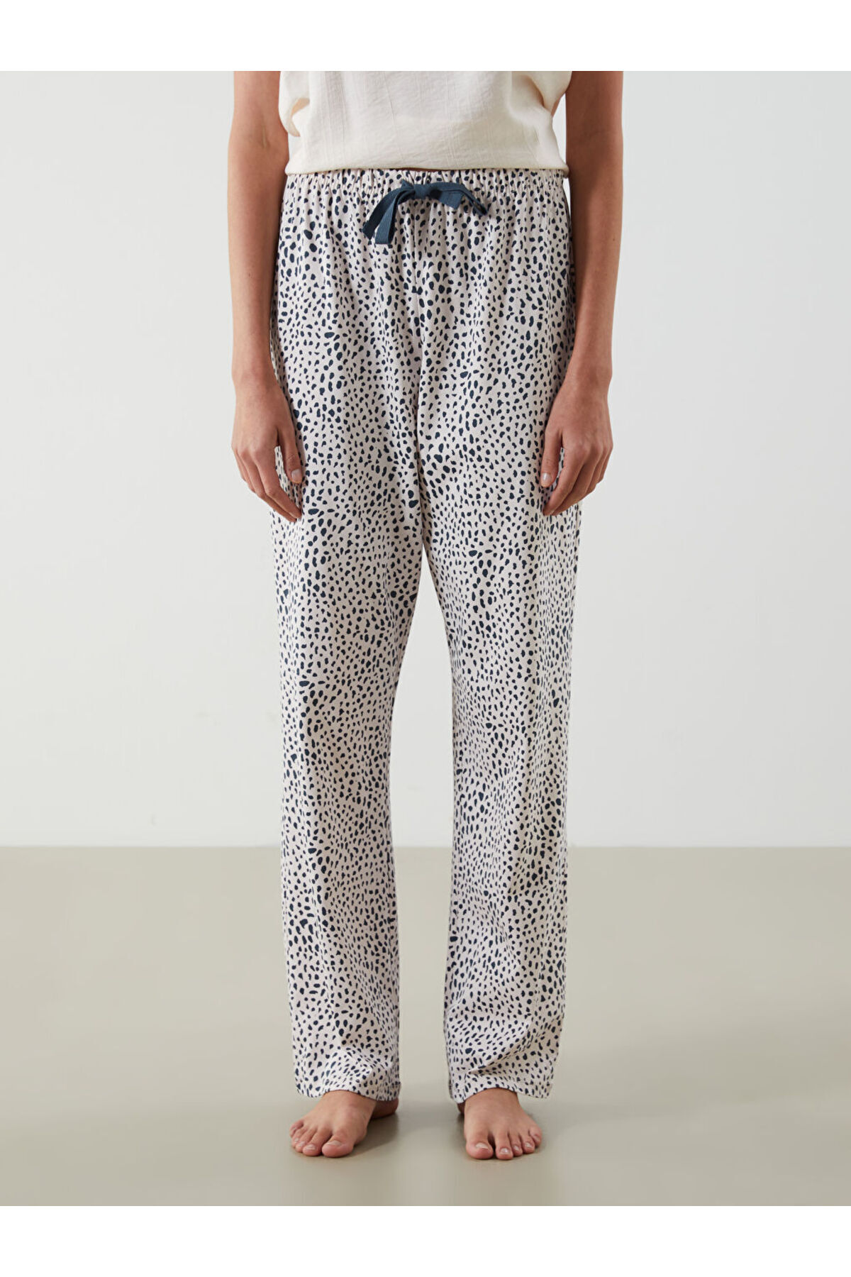 LC Waikiki-Create Your Style from Uzg Store |   Patterned Women's Pajama Bottoms with Elastic Waist 3