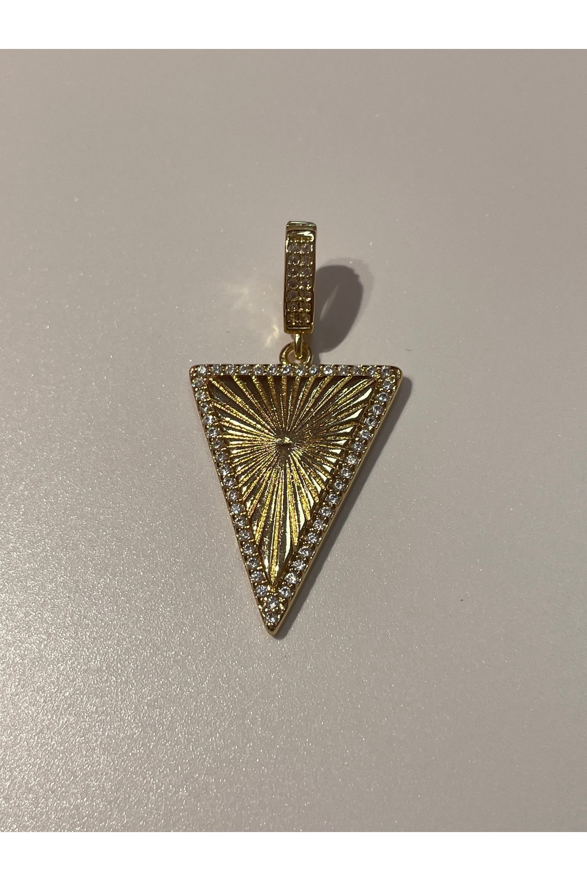 La She Accessories Kuyumcu model üçgen Zirkon taşlı gold çelik ajda charmı ya da kolye ucu